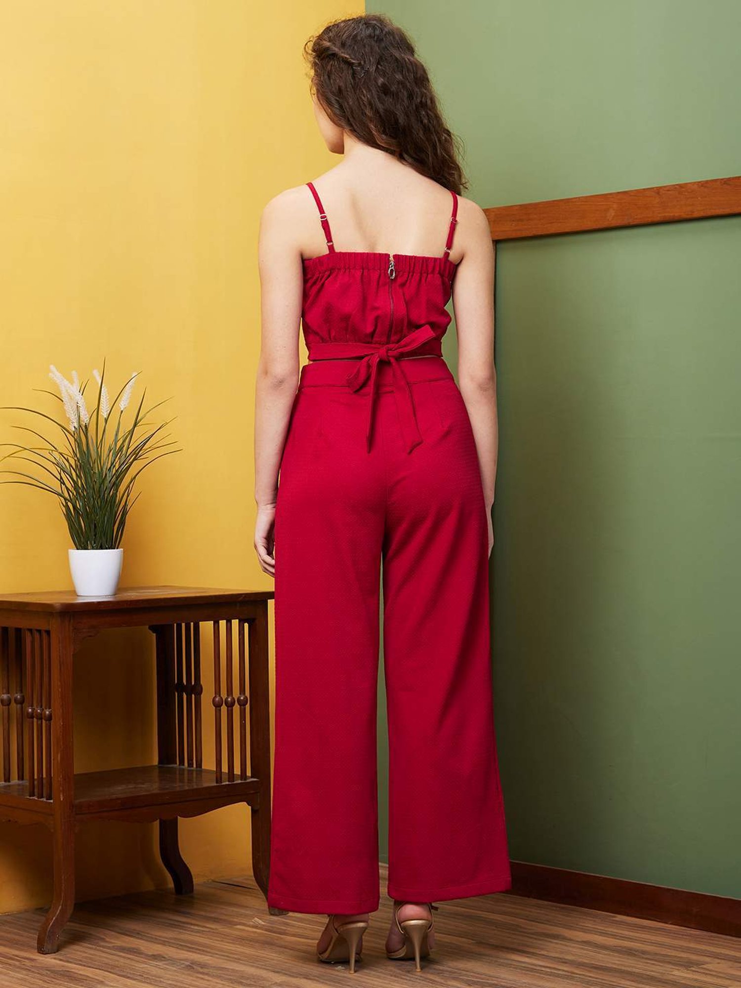 Globus Red Square Neck Crop Top Pants Set