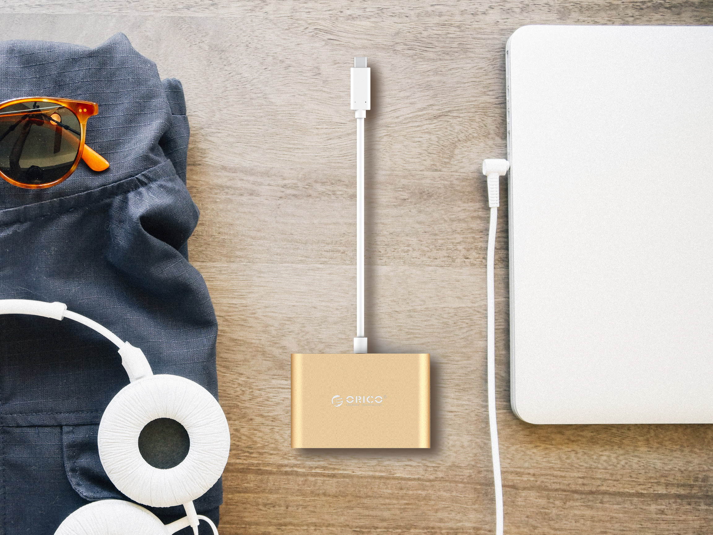 USB 3.1 Type-C HUB with 3 USB 3.0 Porst HUB USB-3.1 Converter Display Adapter Type-C PD Power Delivery Faster USB-C Charging Port with Large Projection for Network Card,Card Reader, U Disk and Mouse