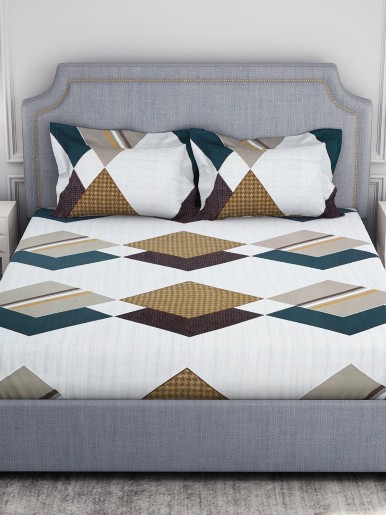 Welspun Geometric White 130 TC Microfiber Double Bedsheet with 2 Pillow Covers