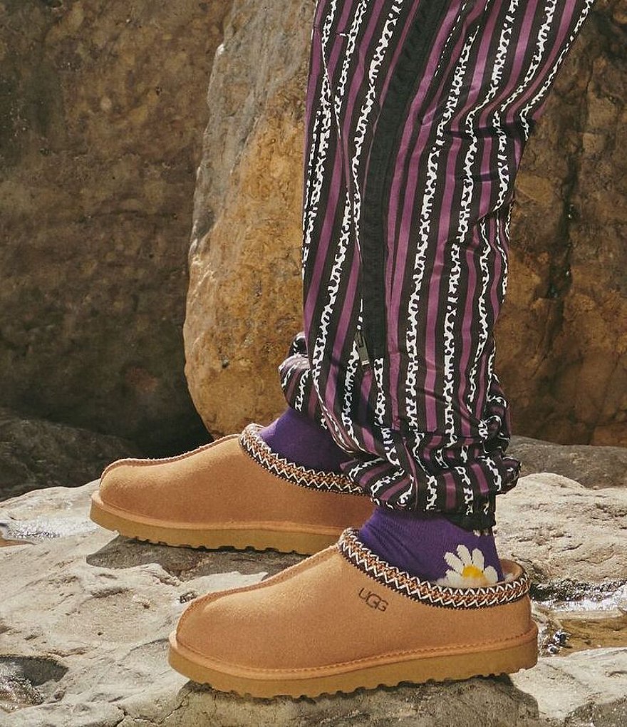 UGG&reg; Men's Scuff Logo Suede Slippers