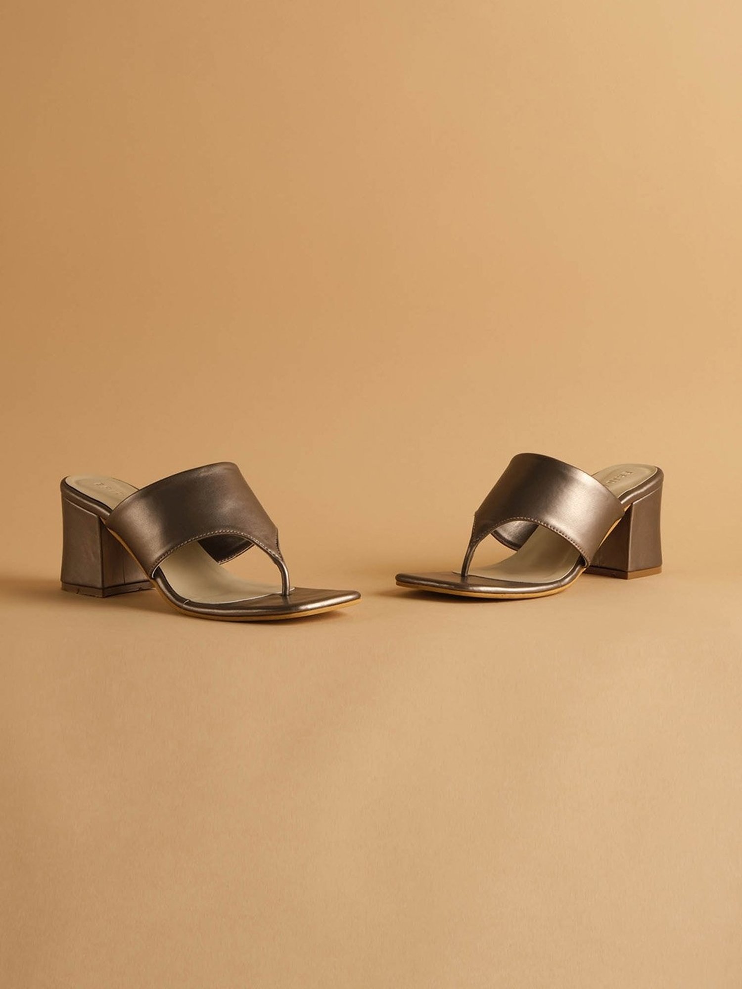 Eridani Women's Klove Antique Gold Thong Sandals