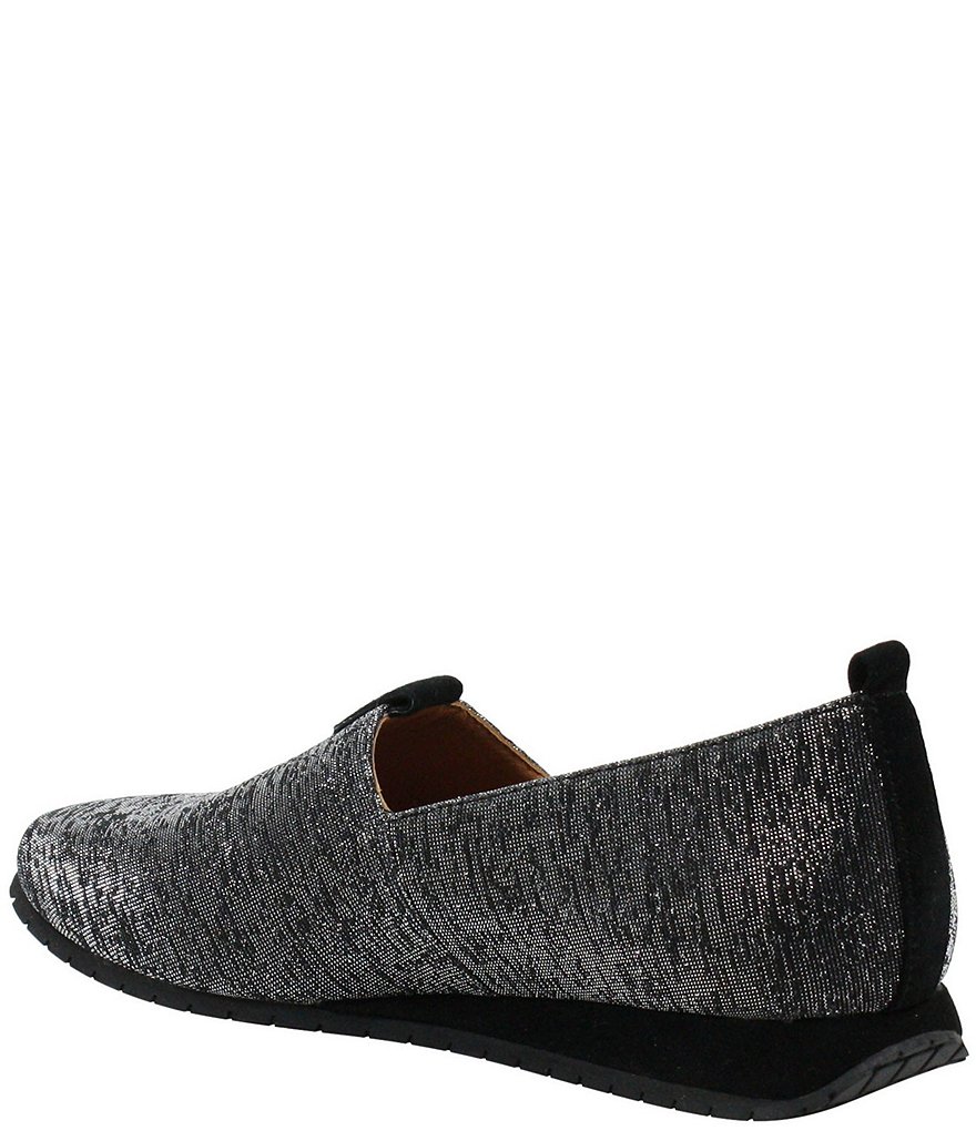 Trotters Kiera Suede Kitten Heel Pumps