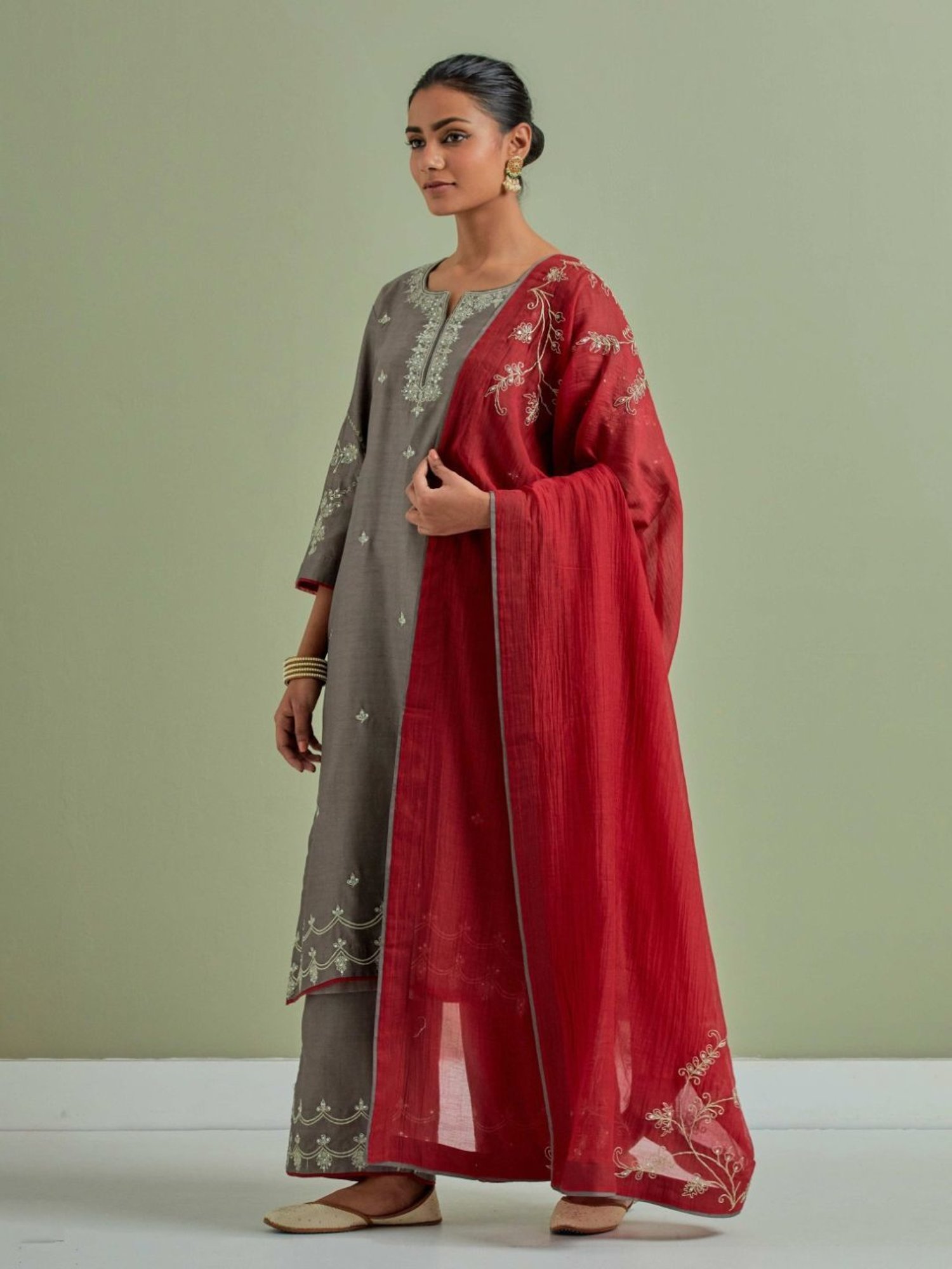 Priya Chaudhary Grey Qainat Embroidered Chanderi Silk Kurta