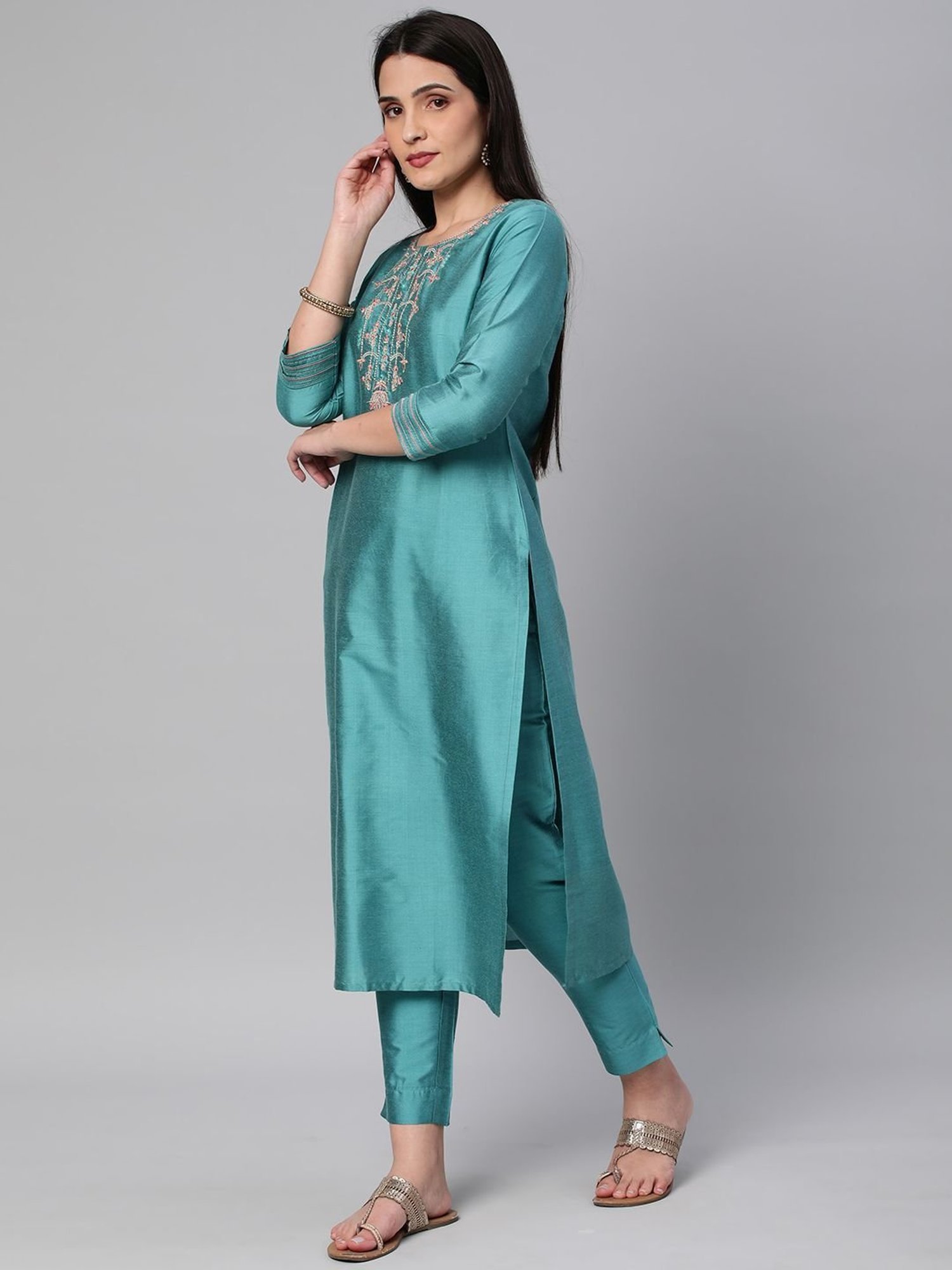 Kami Kubi Blue Embellished Straight Kurta