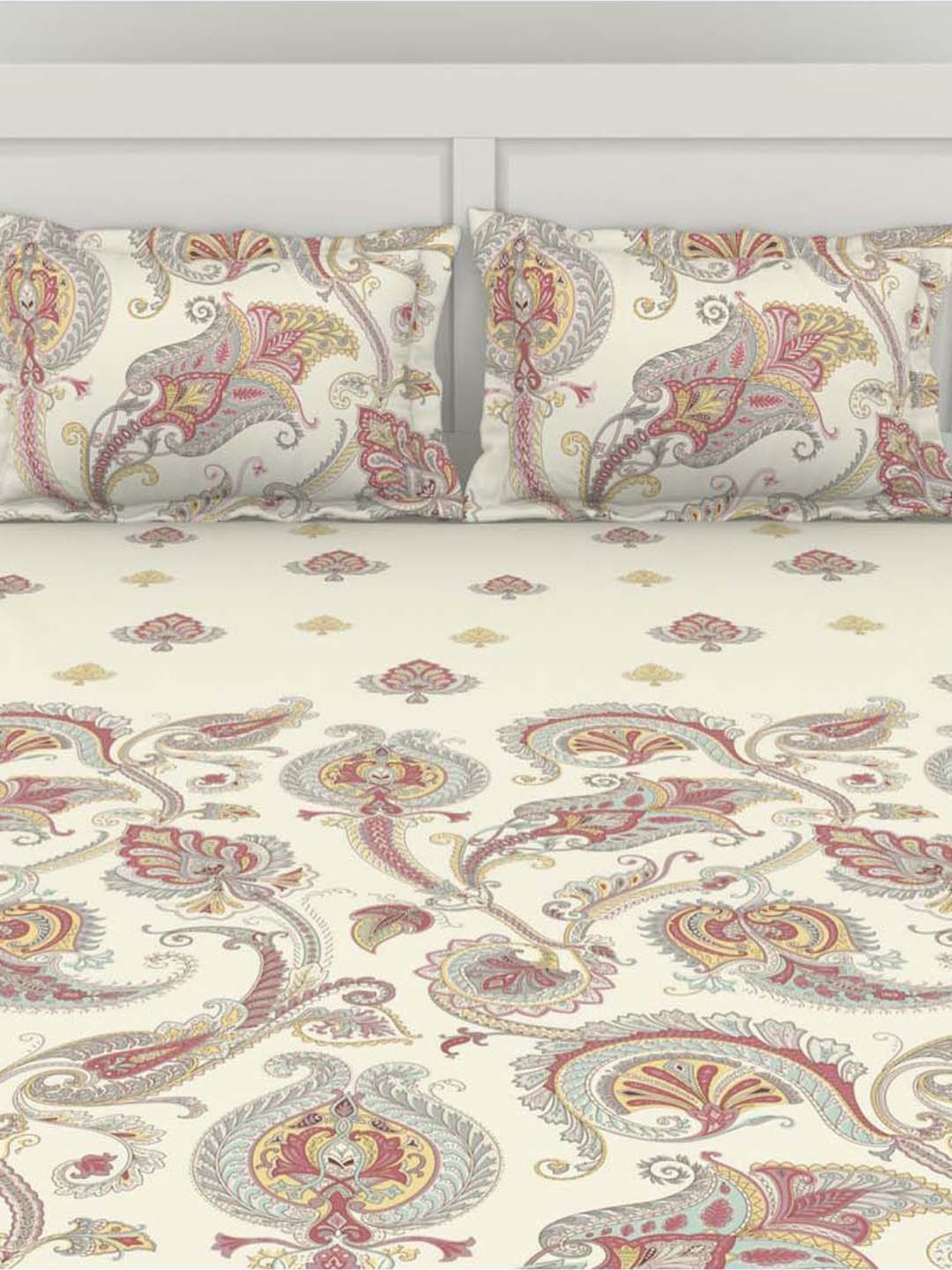 SPACES Bohemia Red & Egret Cotton 144 TC Large King Size Bedsheet With Pillow Covers