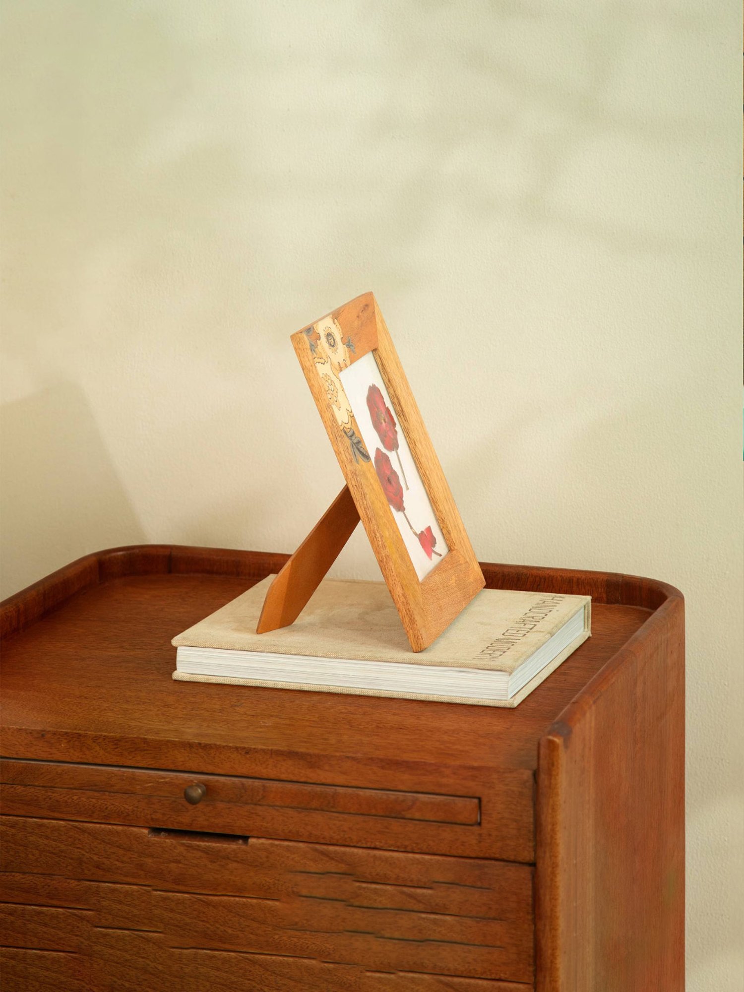 Art Street Gold Engineered Wood Swing Fashion Resin Vintage Photo Frame