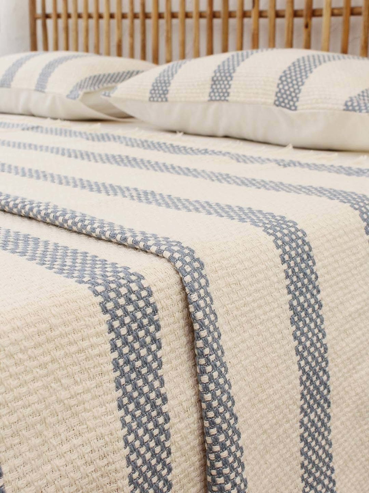 DDECOR Live beautiful Geometric Insignia Dove 210 TC Cotton Comforters - Set of 3