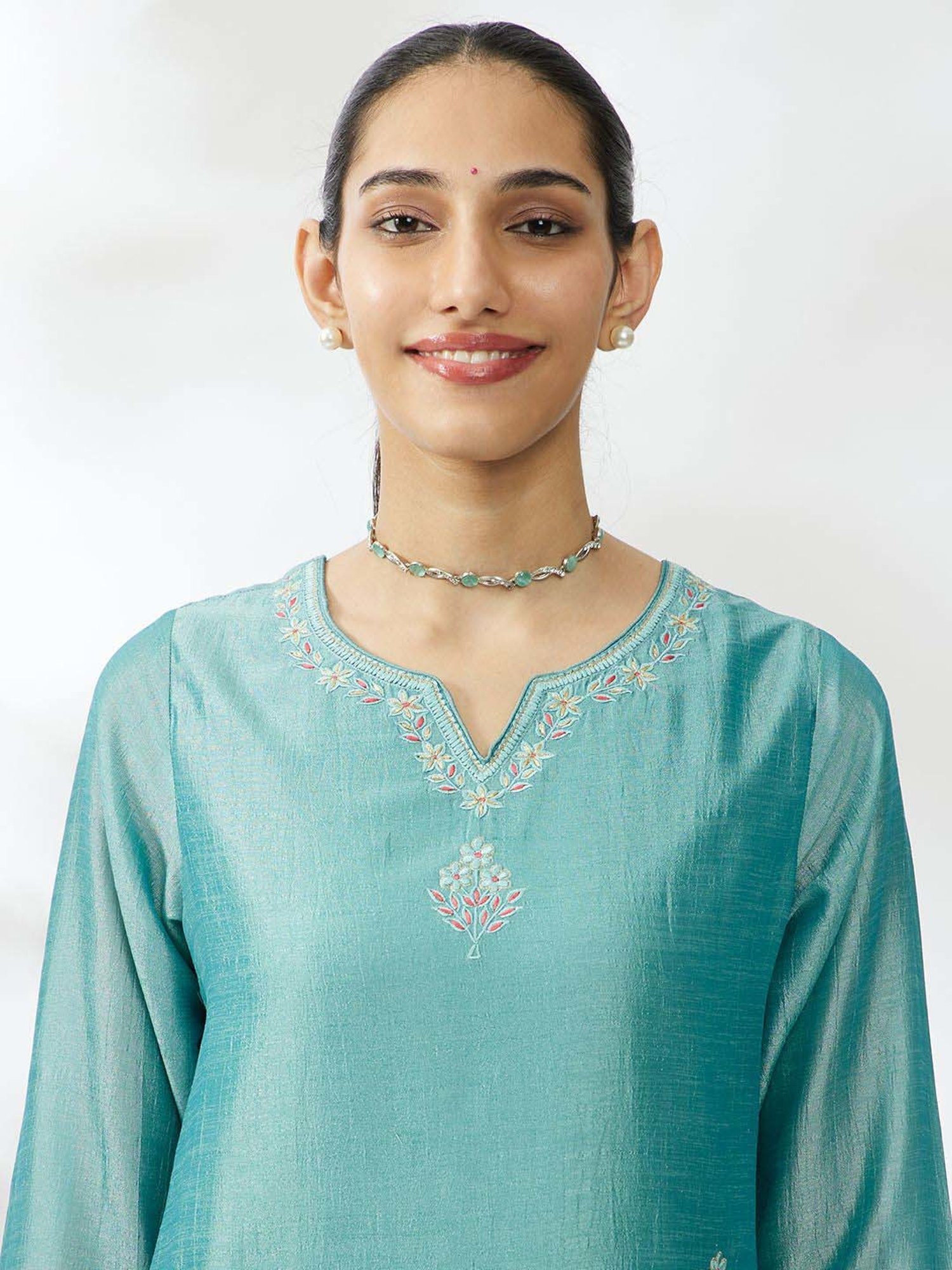 Daali Blue Embroidered Straight Kurta