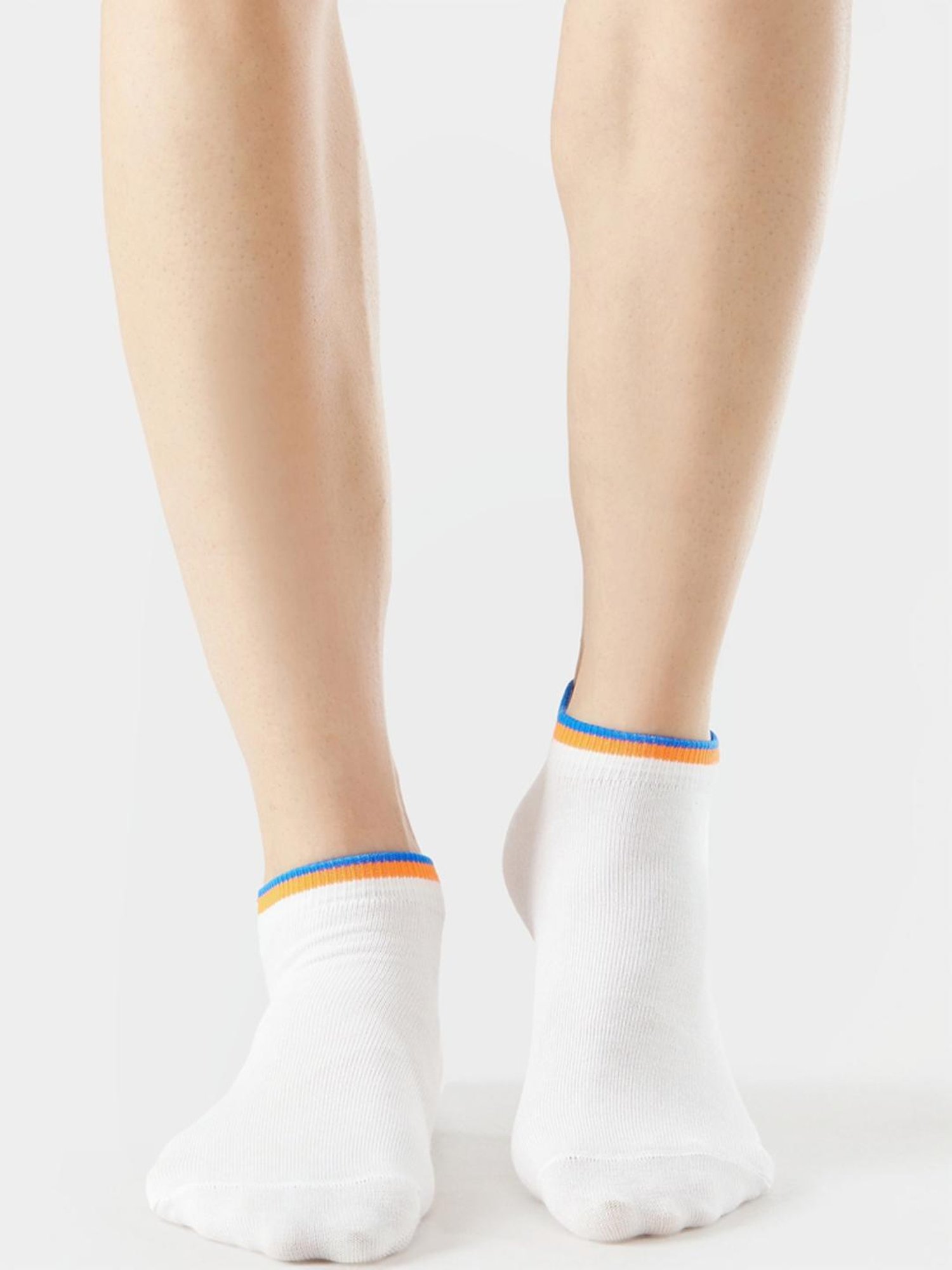 Jockey 7052 White Cotton Crew Length Socks with Stay Fresh Treatment - Pack of 2 (Pattern May Vary)