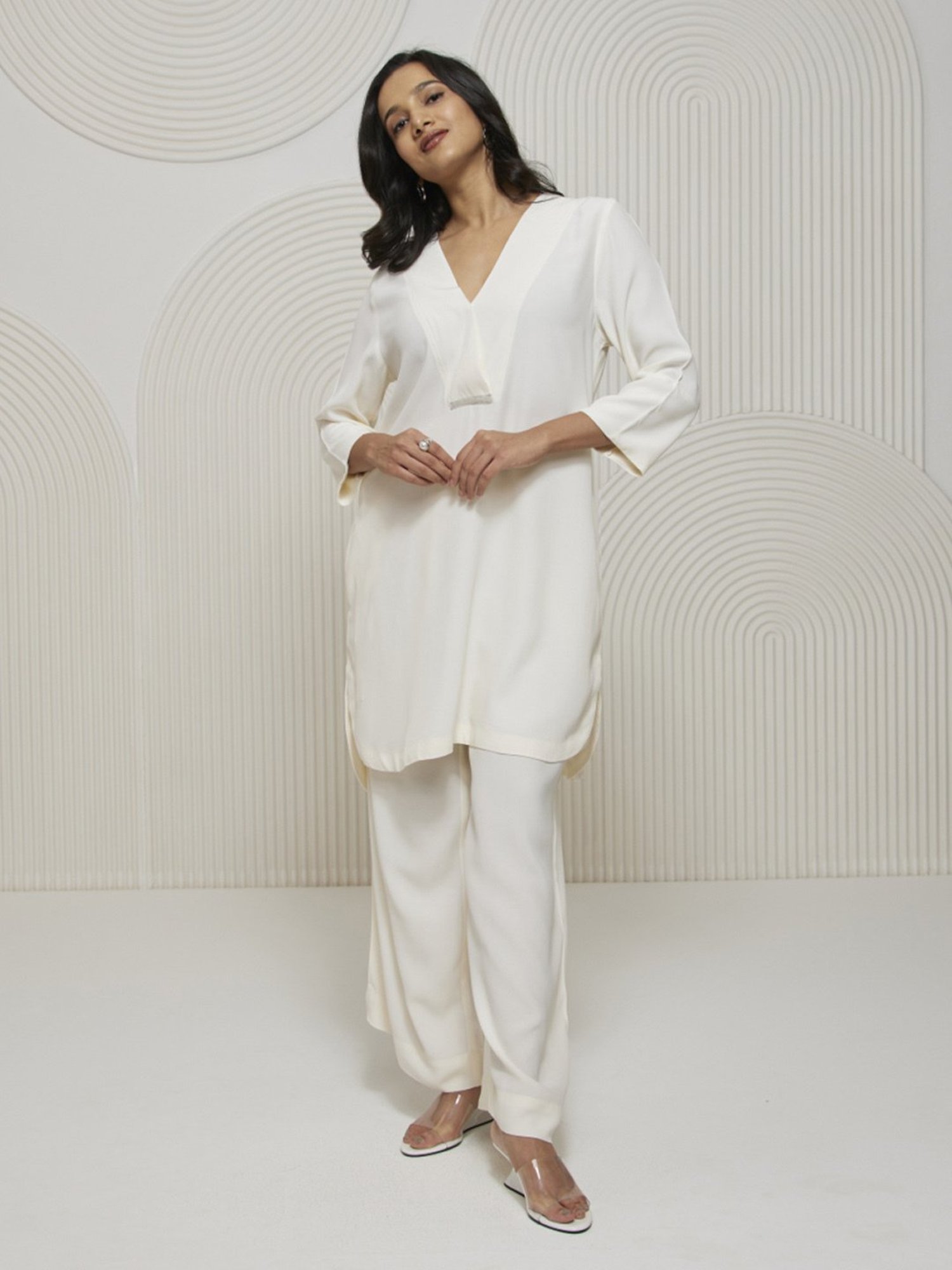 Artagai Snow White Elevated Basics V-neck Tunic with Embroidery