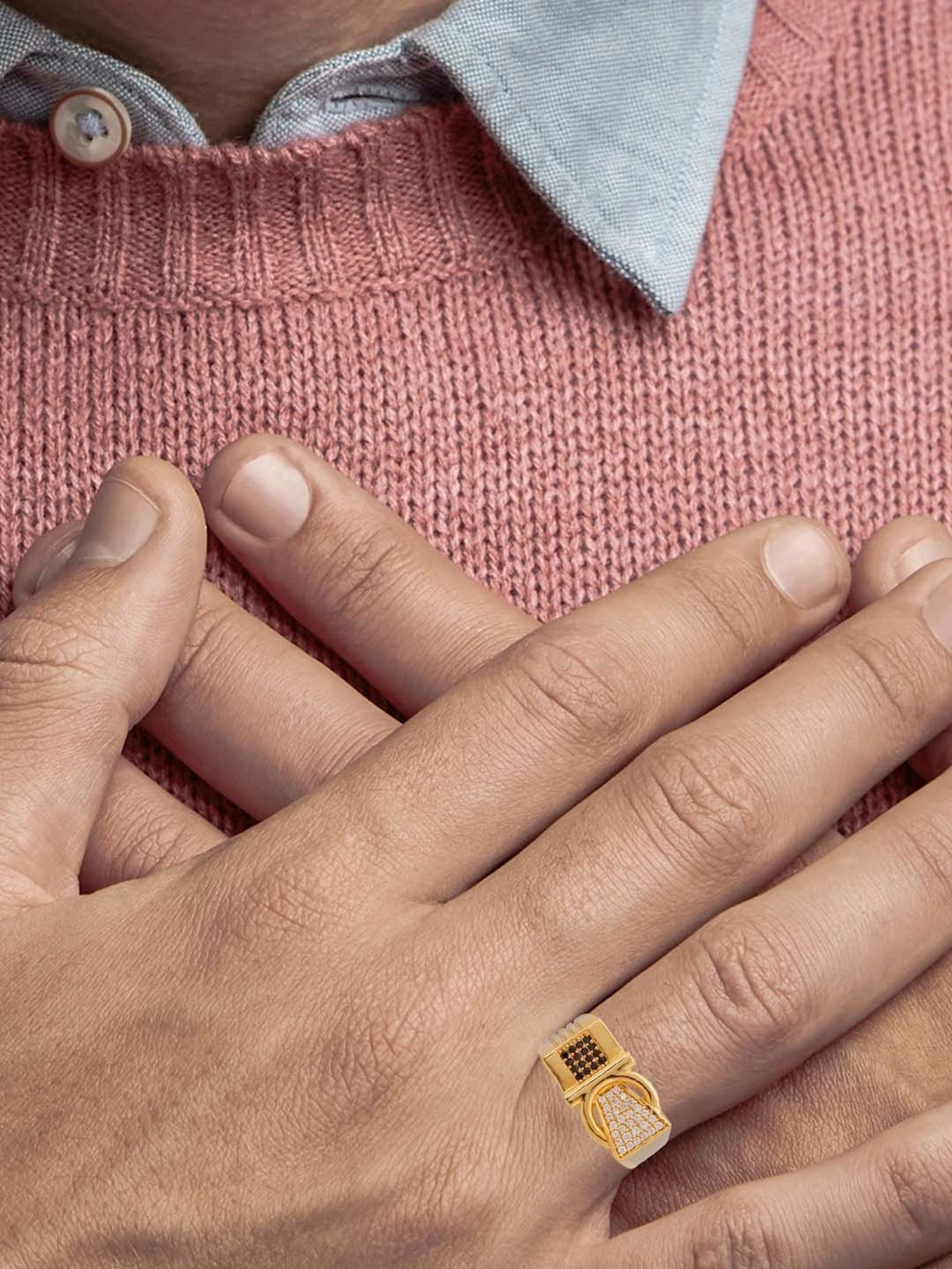 CKC Black and White Cubic Zircon Gold Ring: Casting Craftsmanship