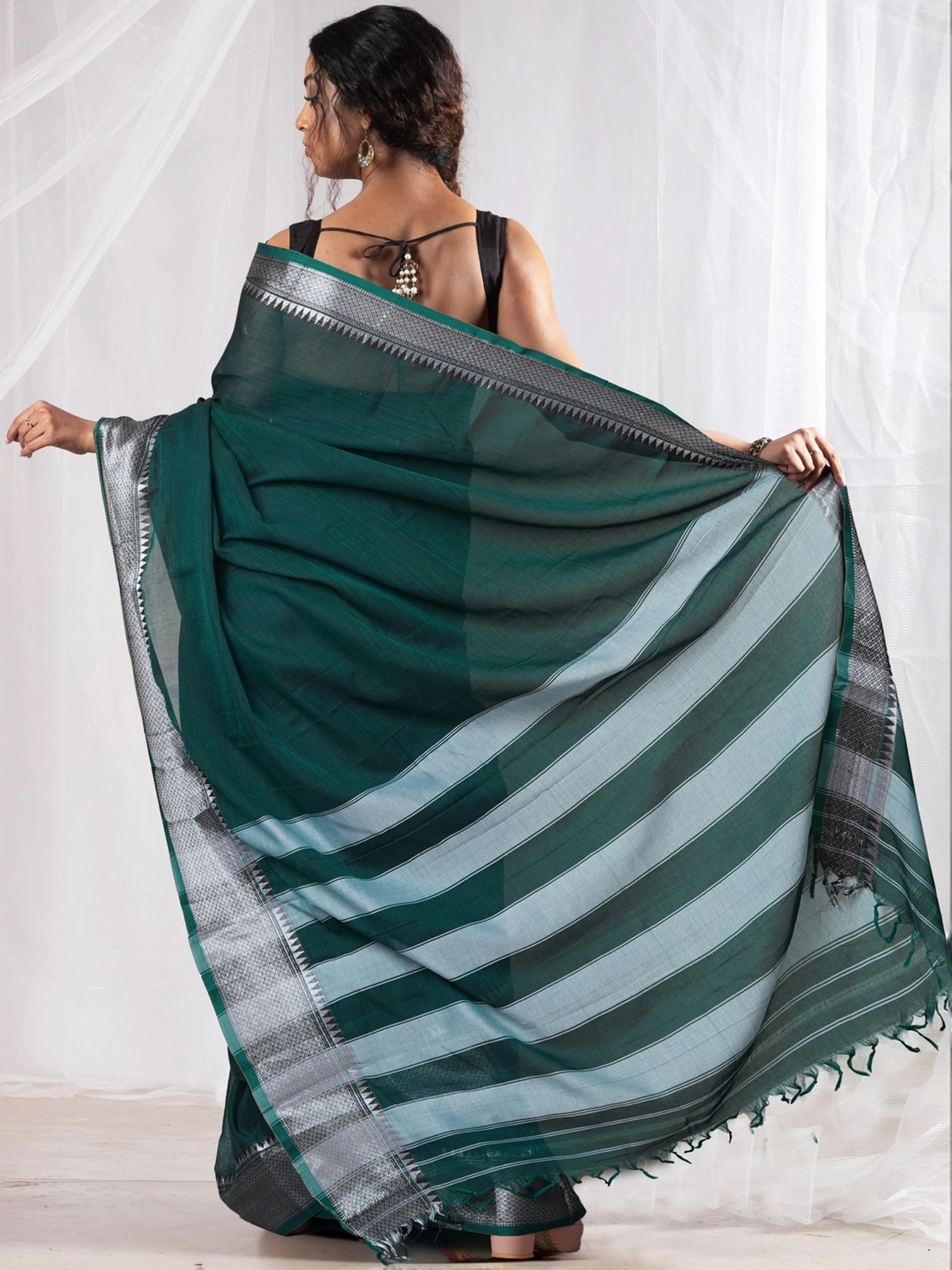 Unnati Silks Green Cotton Woven Saree With Unstitched Blouse