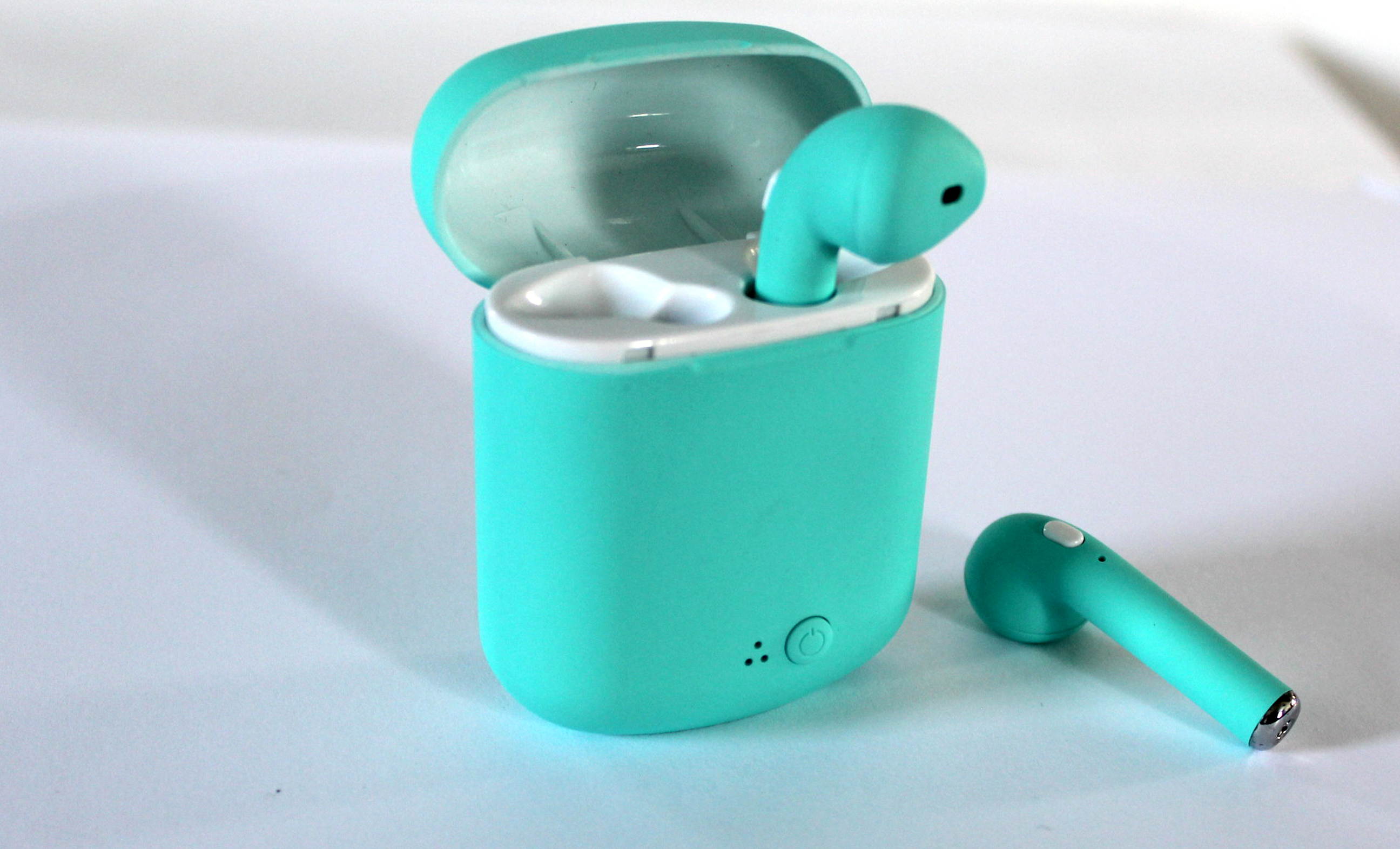 Xtreme Time Rubberized Charging Case with Matching  Wireless Headphones