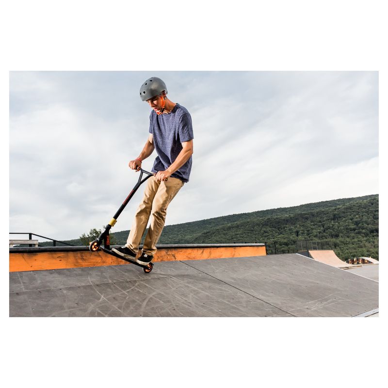 Mongoose Stance Pro Scooter - Black/Orange