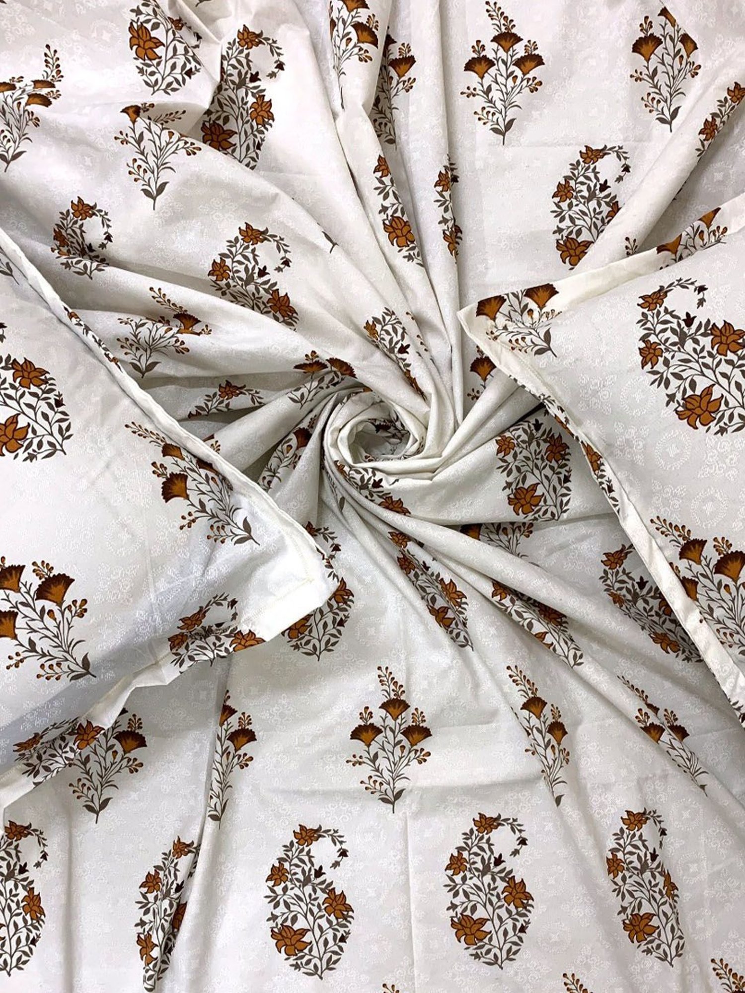 BELLA CASA Genteel Printed Beige 180 TC Cotton King Bedsheet with 2 Pillow Covers