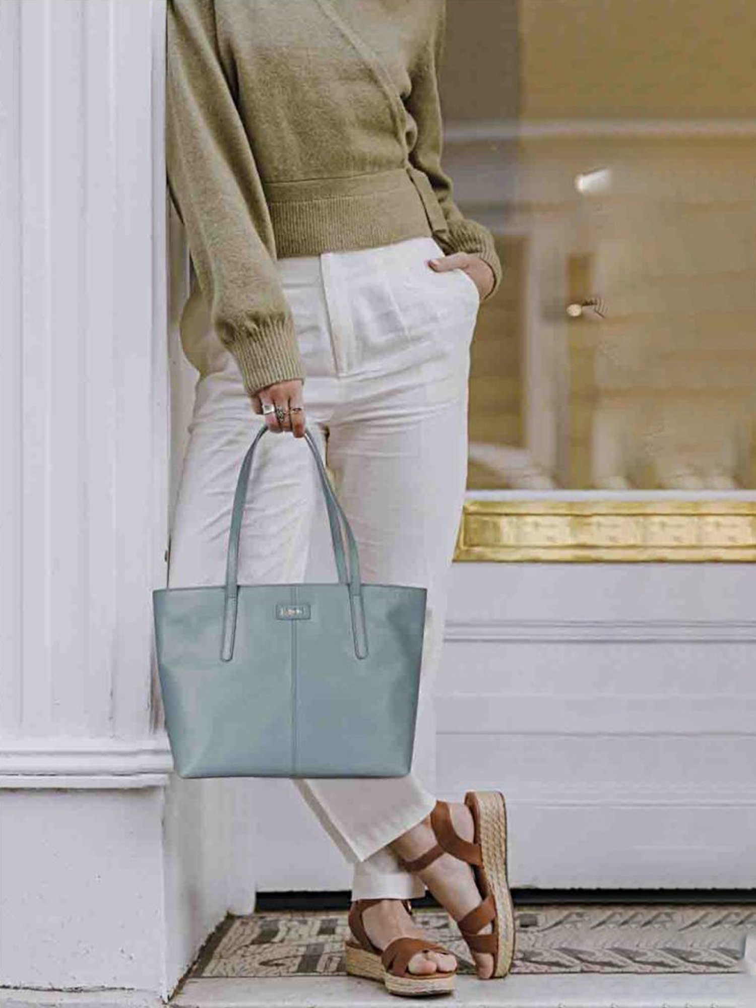 Favore Blue Solid Medium Tote Handbag