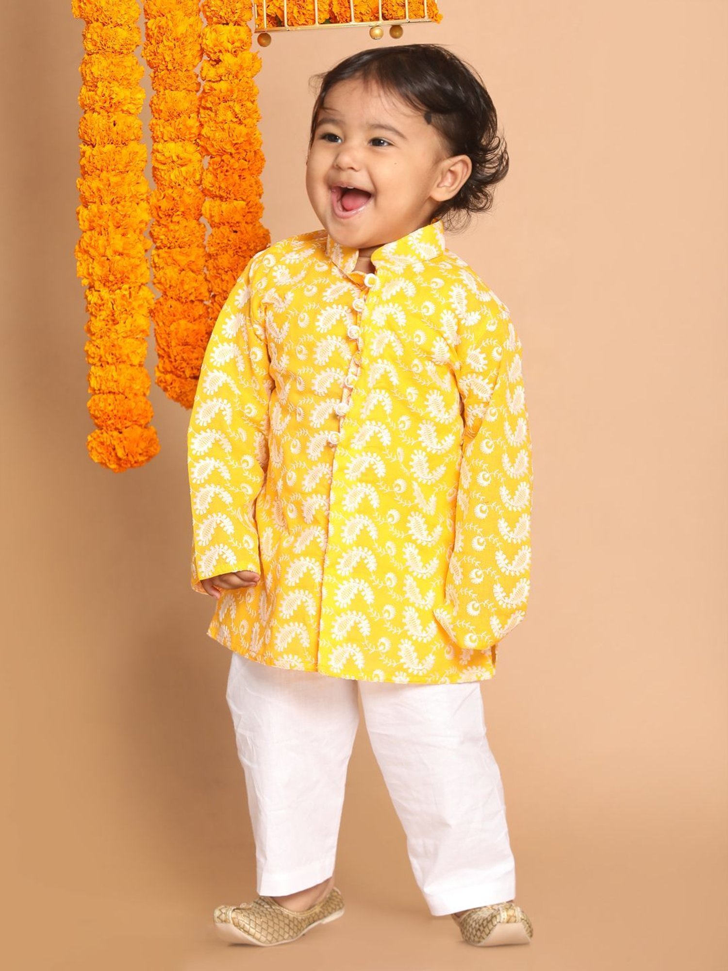 VASTRAMAY SISHU Yellow & White Cotton Embroidered Kurta Set