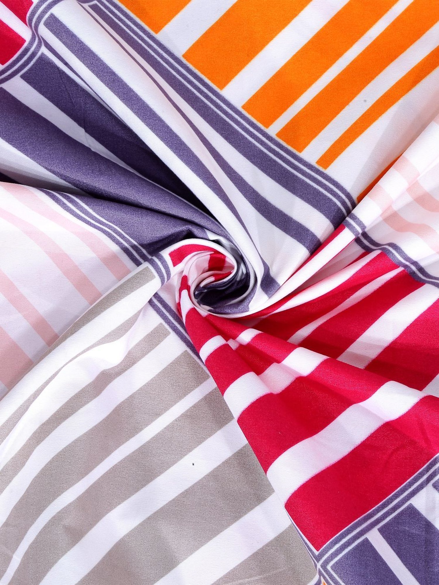 Klotthe Geometric Multicolor 210 TC Cotton Blend King Size Bed Sheet with 2 Pillow Covers