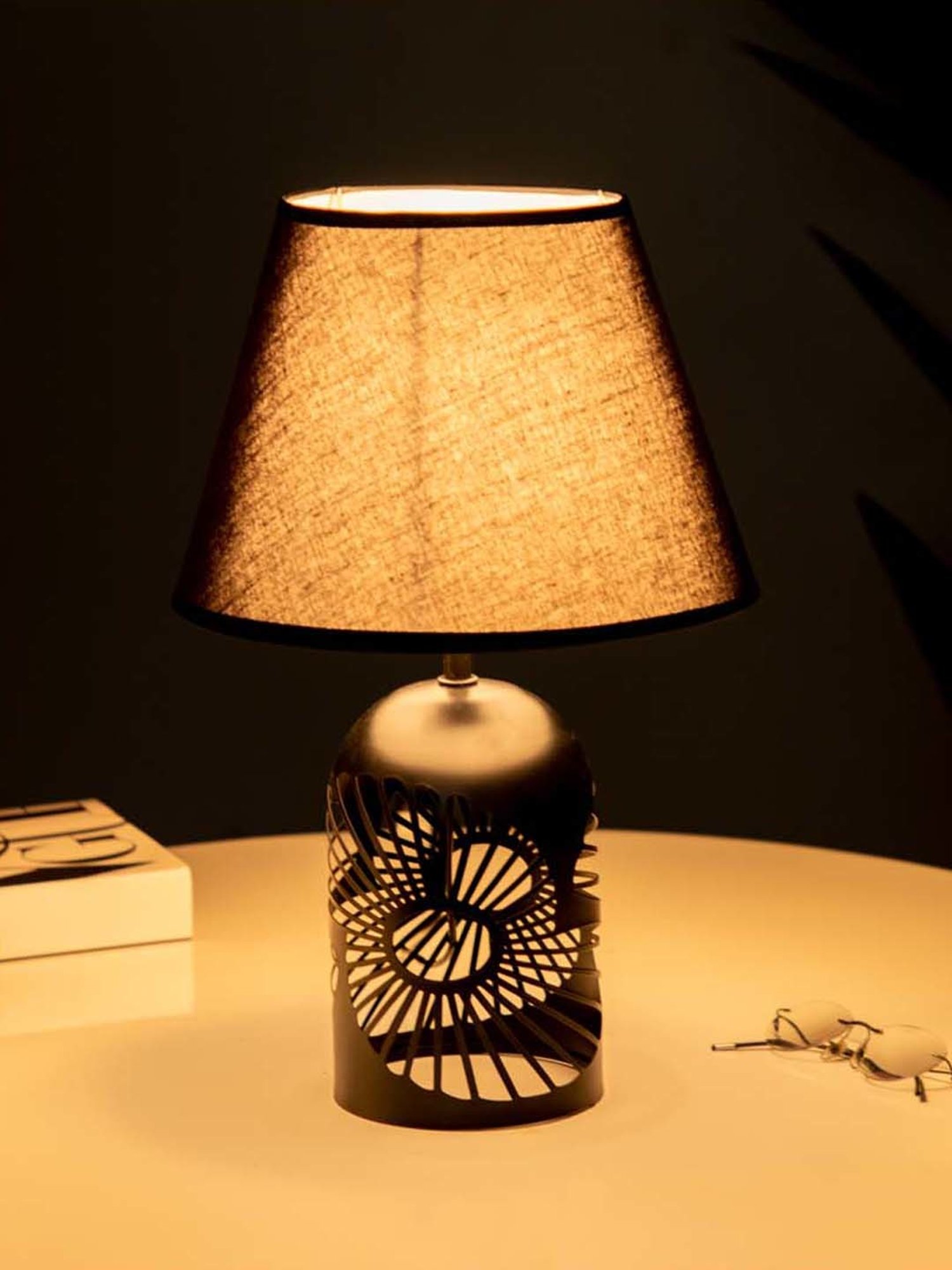 The Decor Kart Black Metal Vulcan Table Lamp