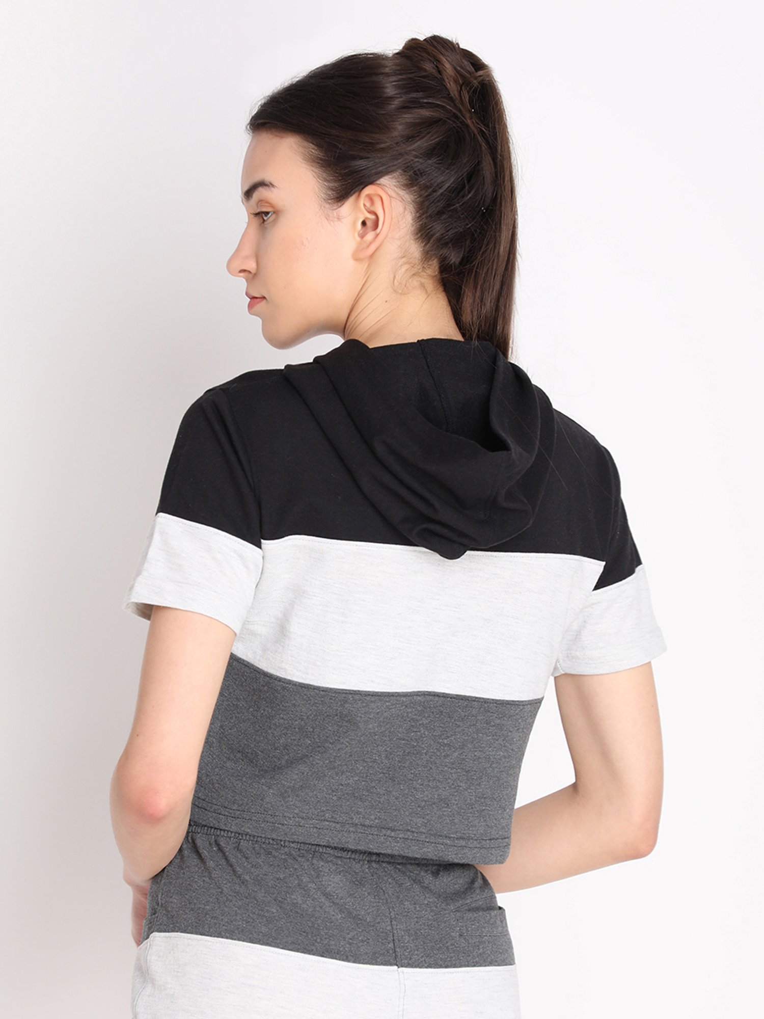 Chkokko Black & Grey Color Block Sports Crop Top