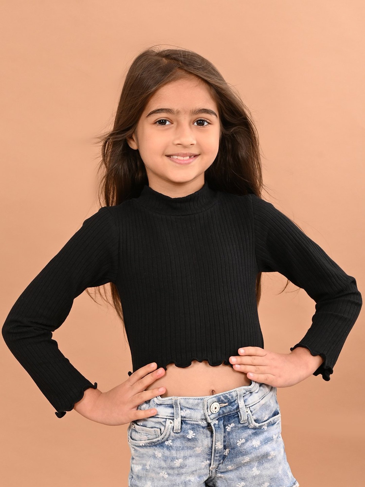LilPicks Kids Black Solid Full Sleeves Crop Top