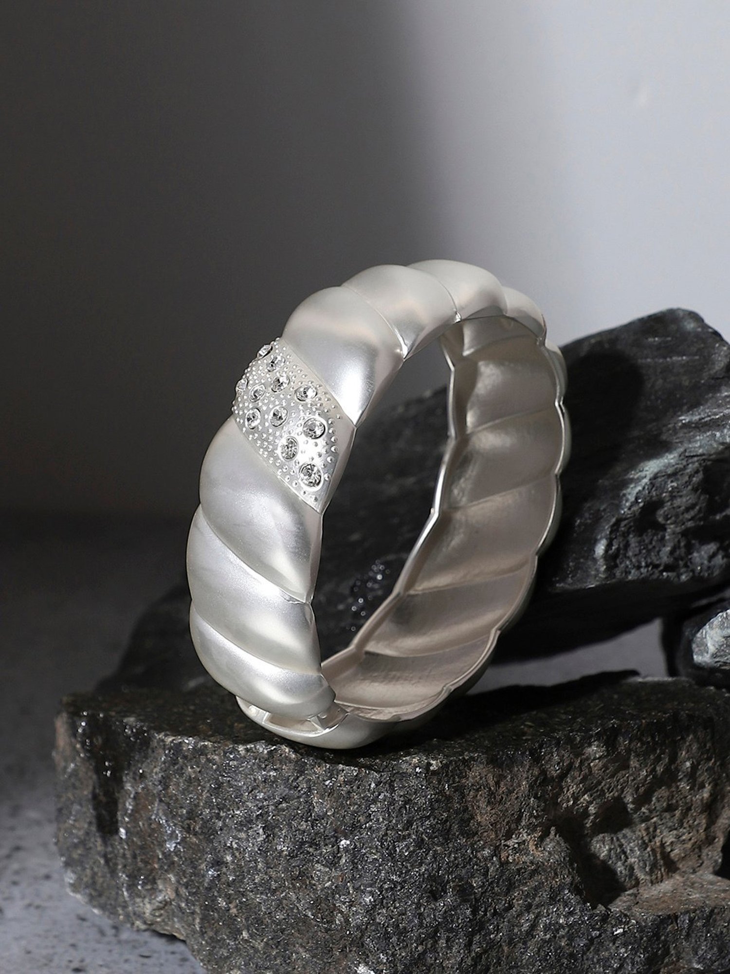 SOHI Metallic Swirl Bracelet For Women