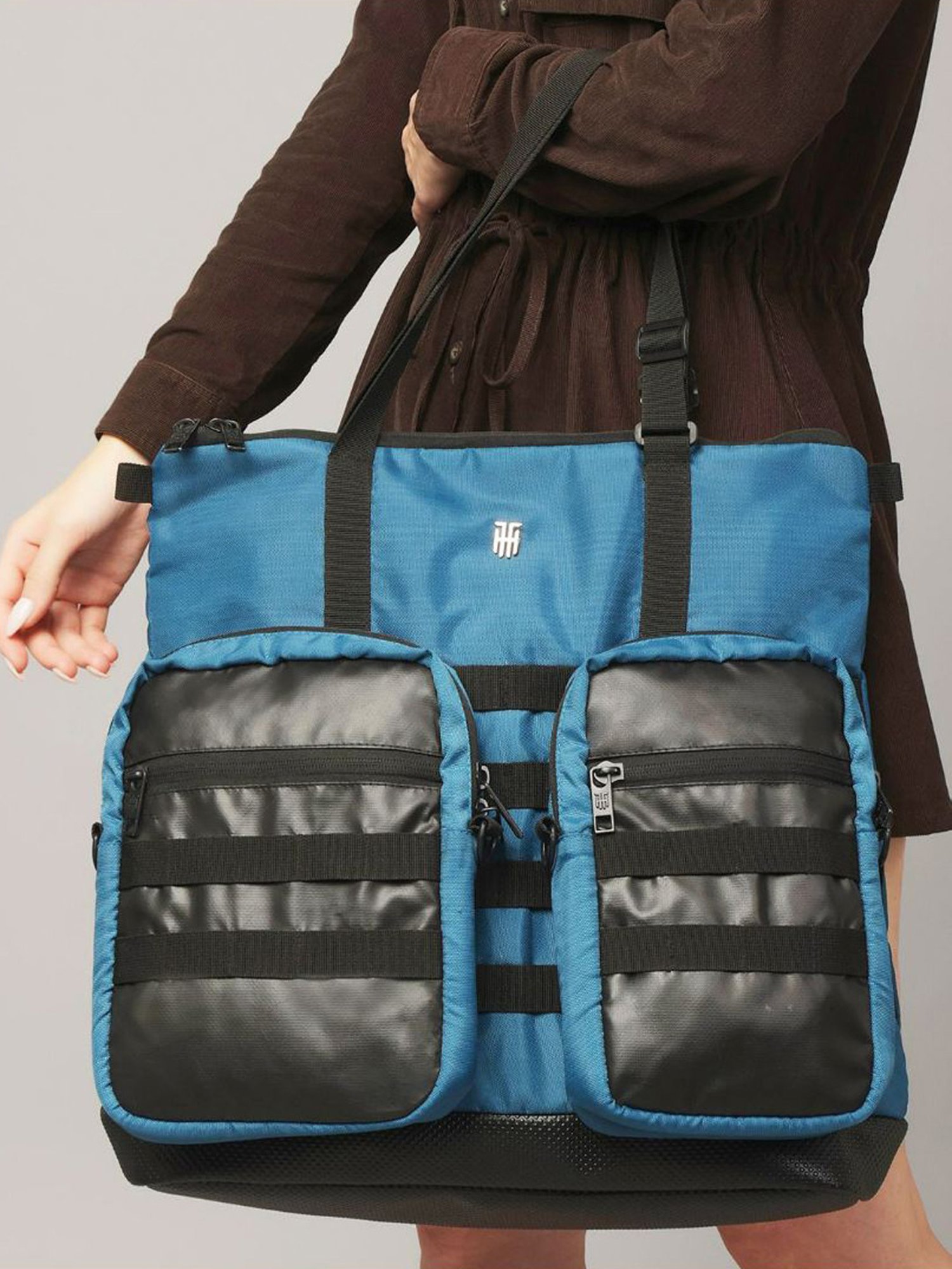 THE HOLISTIK Axis Blue Medium Backpack - 29 Ltrs