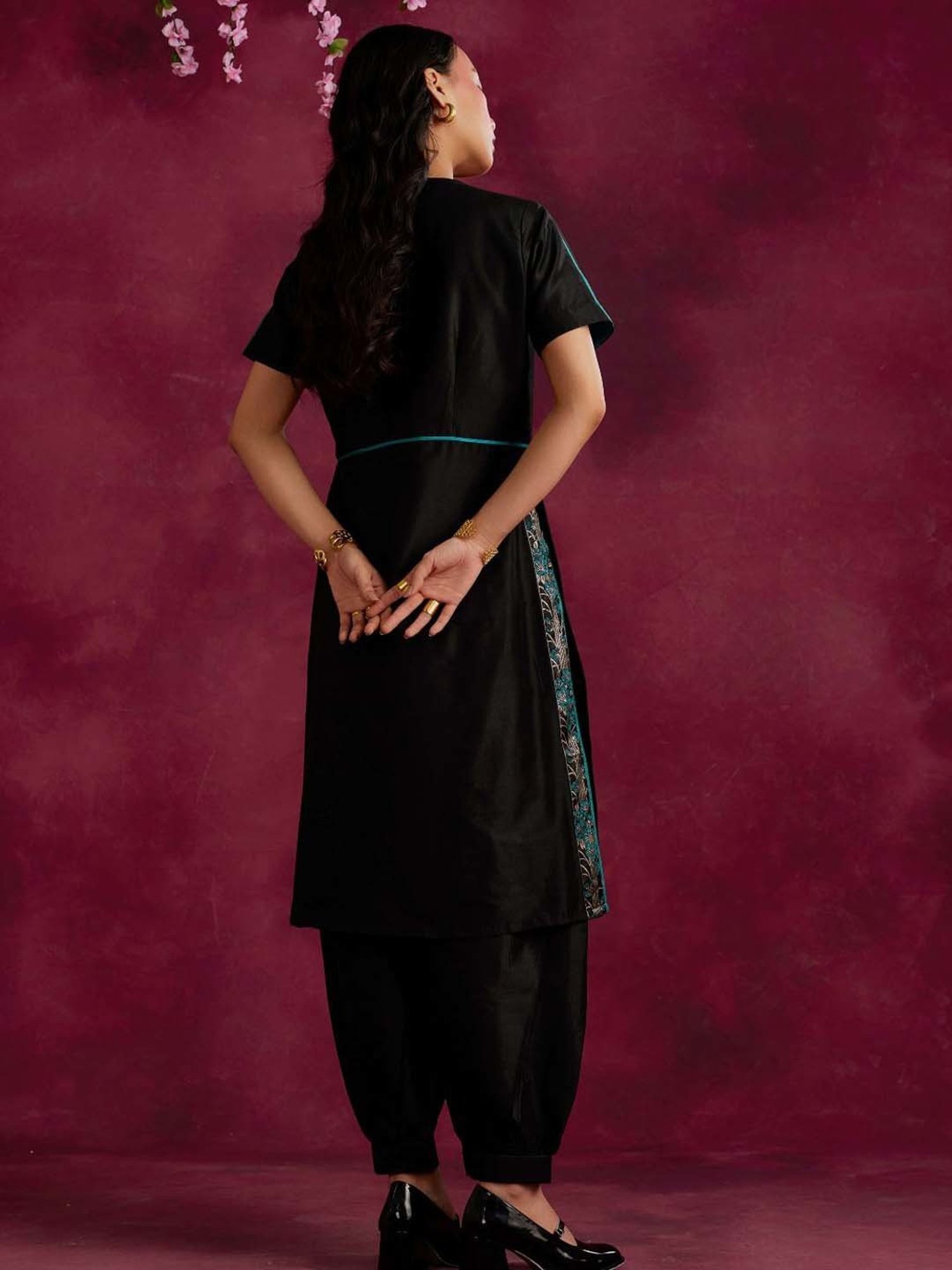 Abhishti Black Cotton Woven Pattern Straight Kurta