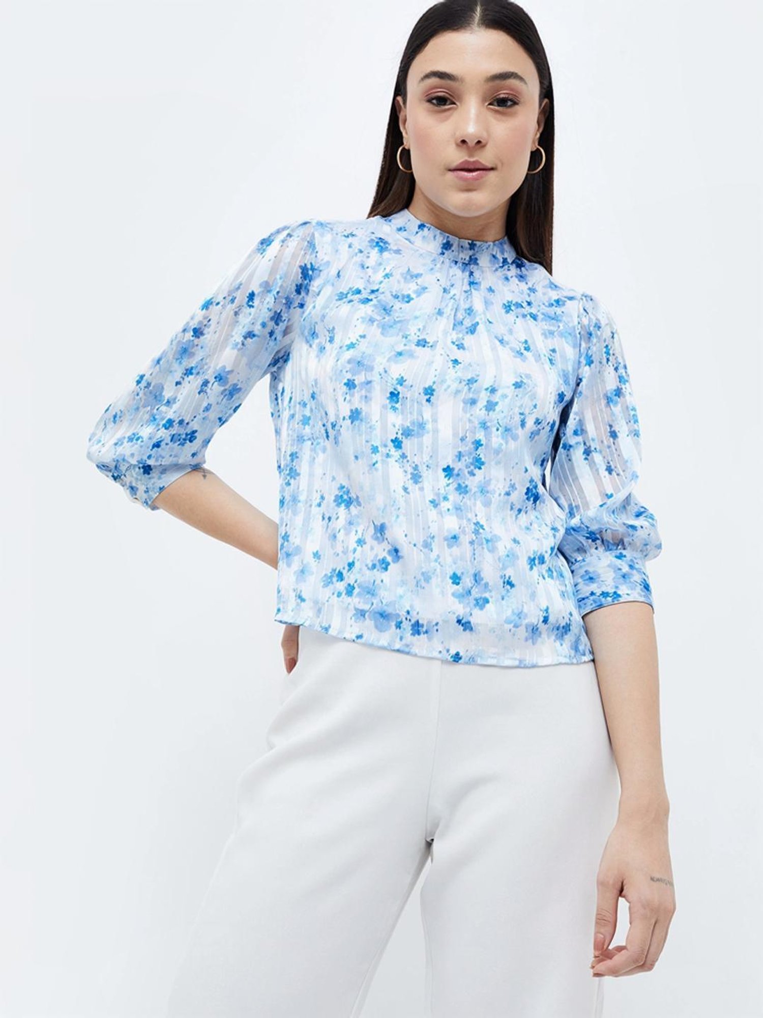 Code by Lifestyle White & Blue Floral Print Top
