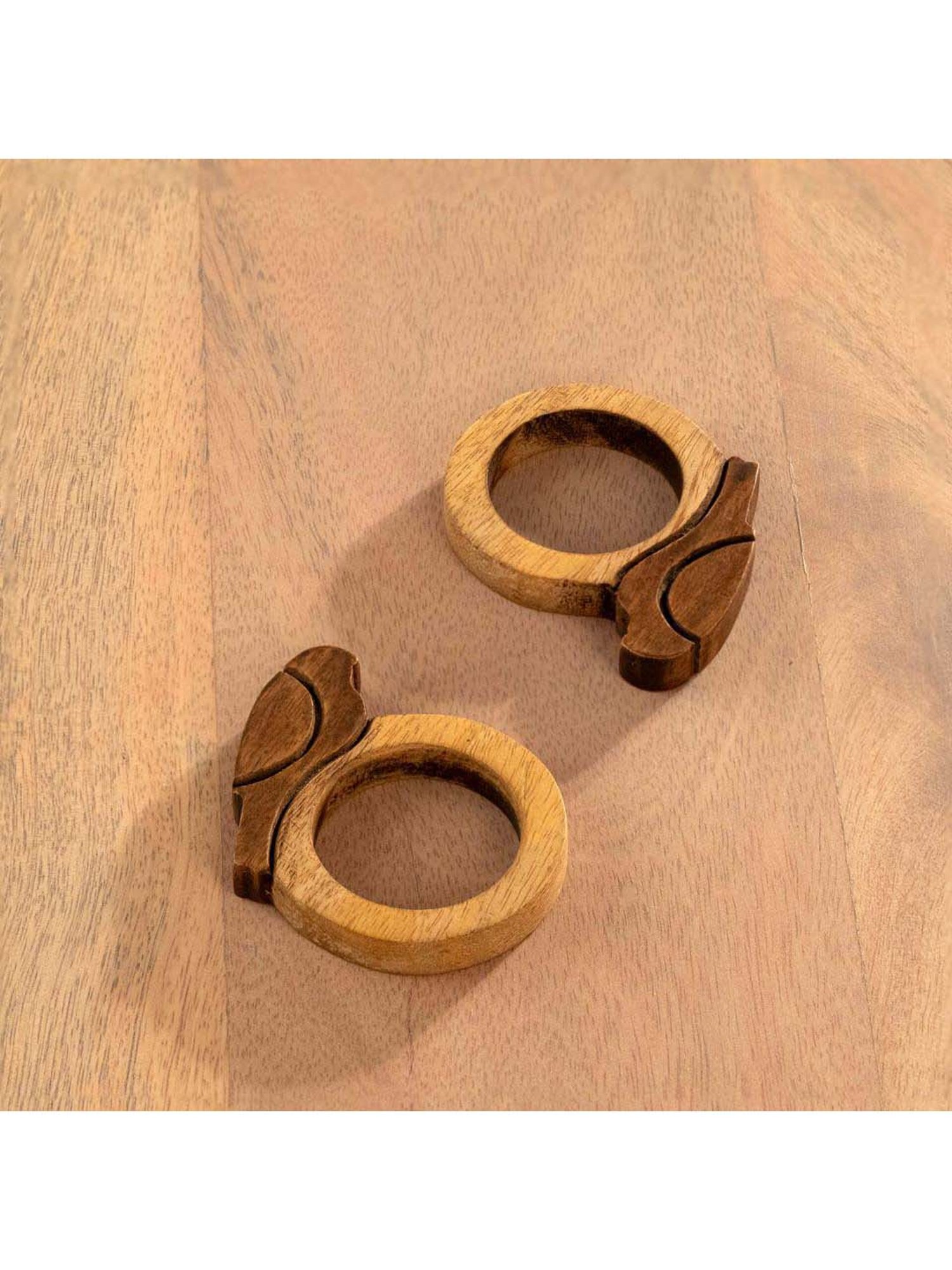 20" White Napkin with Red and Green Tassels Set of 4 pc White - SARO Lifestyle