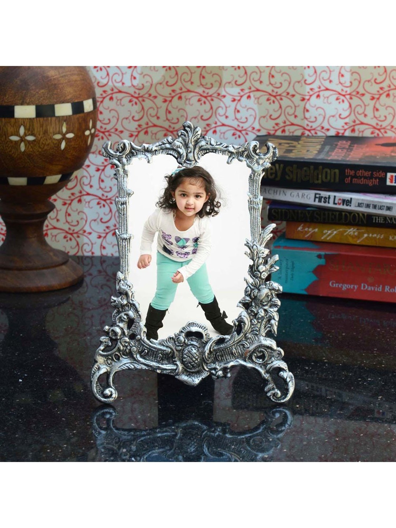 Art Street Gold Engineered Wood Swing Fashion Resin Vintage Photo Frame