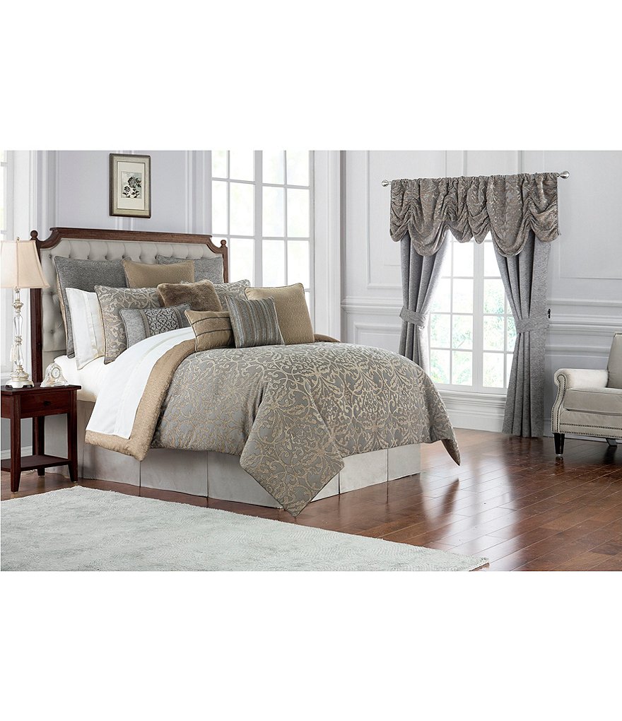 Waterford Carrick Medallion Breakfast Pillow