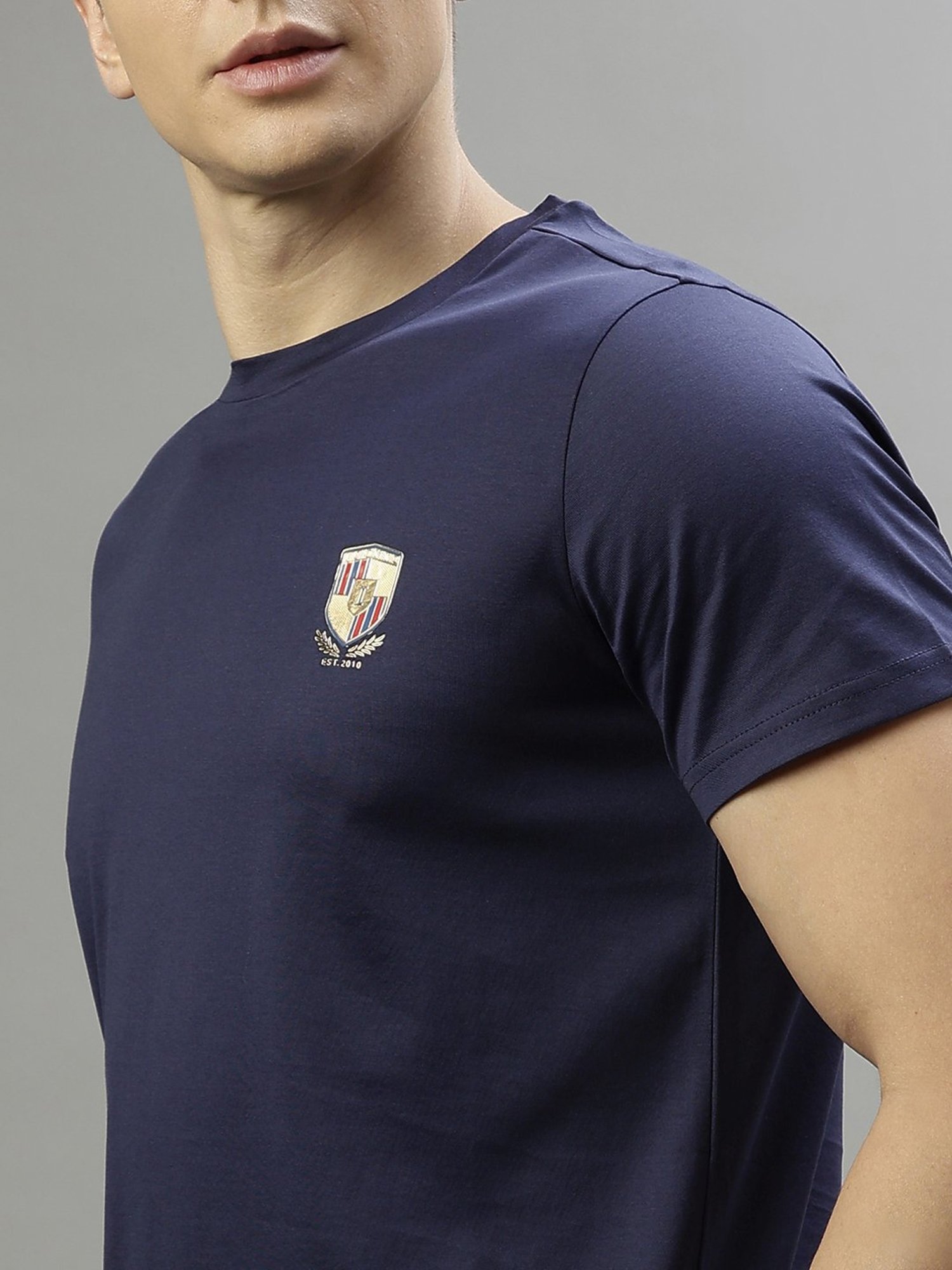 Iconic Men Solid Regular Fit Cotton T-shirt