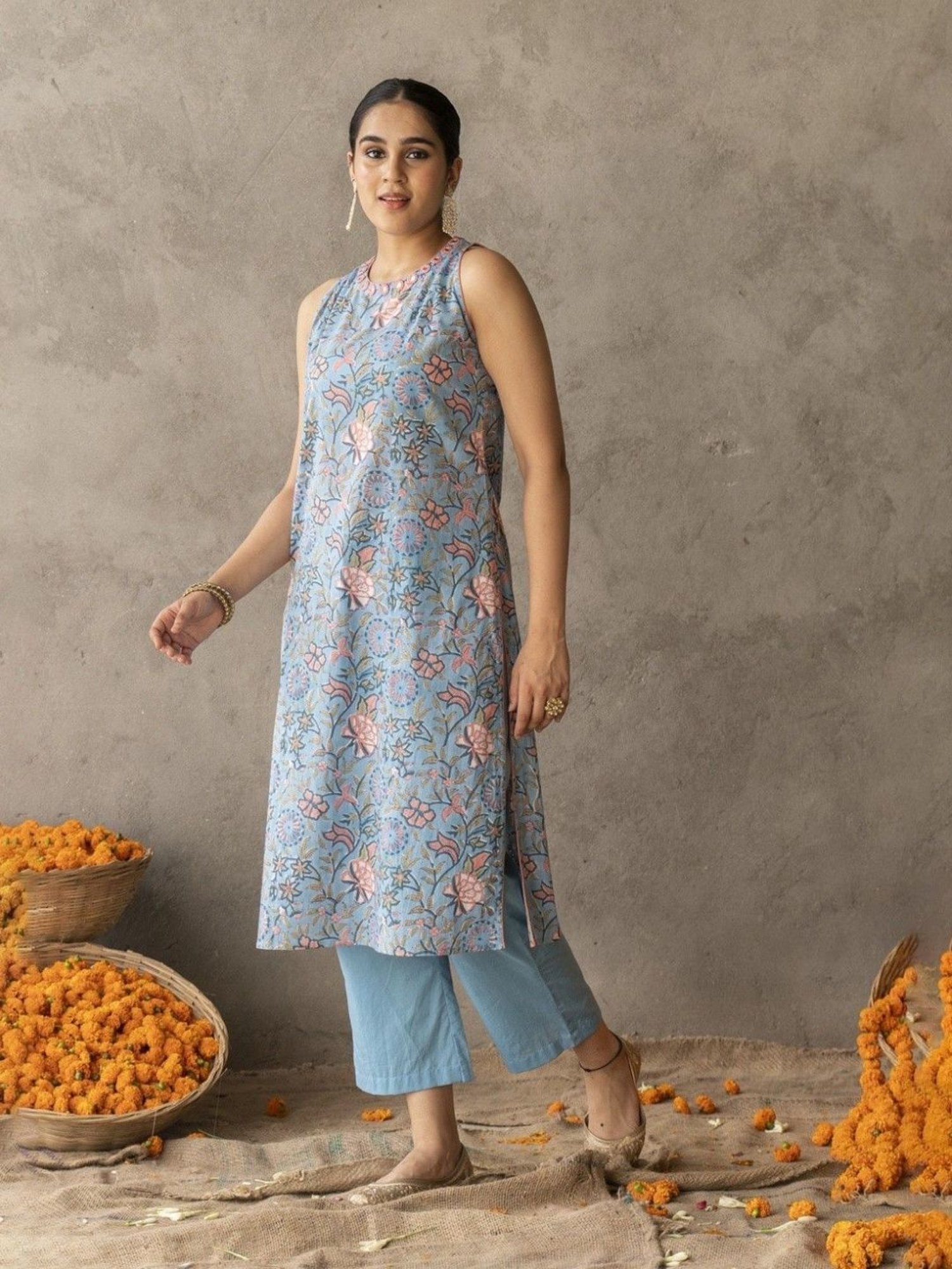 Akiso Reet Blue Block Printed And Embroidery Detailed Straight Fit Sleevless Kurta With Pants Set