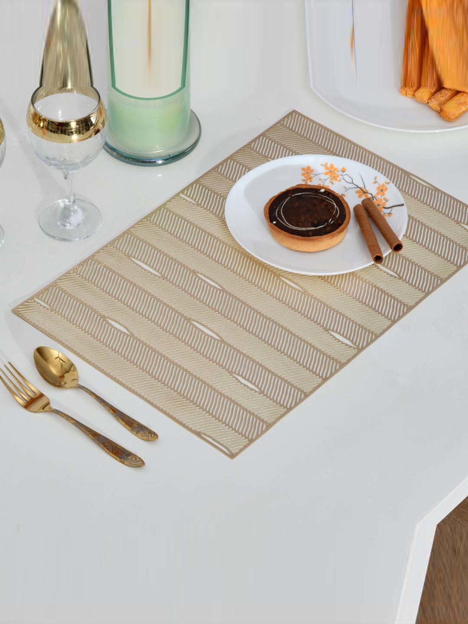 Table Runner with 4ct Placemats - Bullseye's Playground™