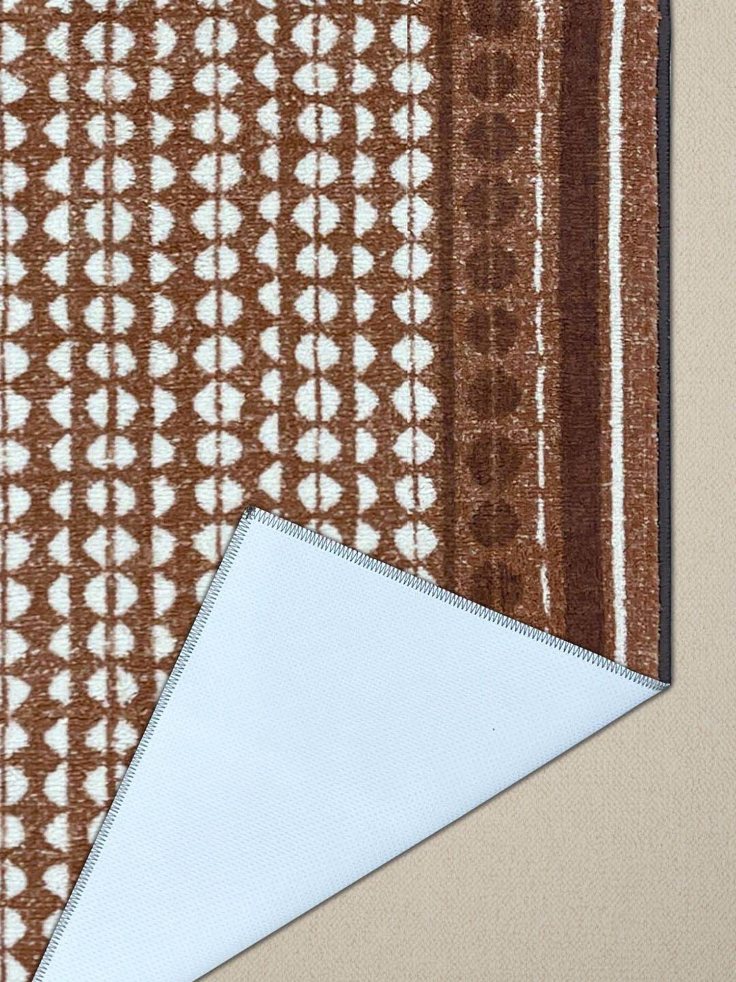 Welspun Blissful Brown Polyester 400 GSM Anti Skid Runner