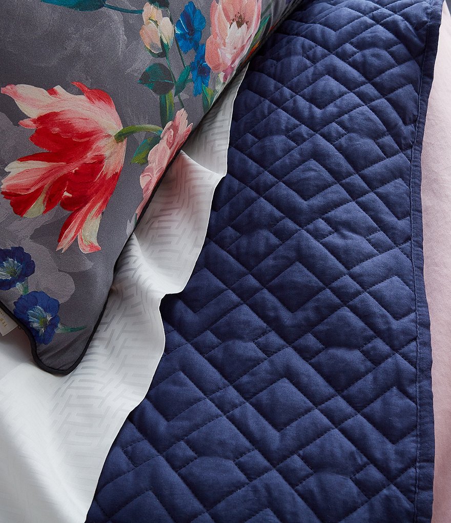 J. Queen New York Vera Bedding Collection