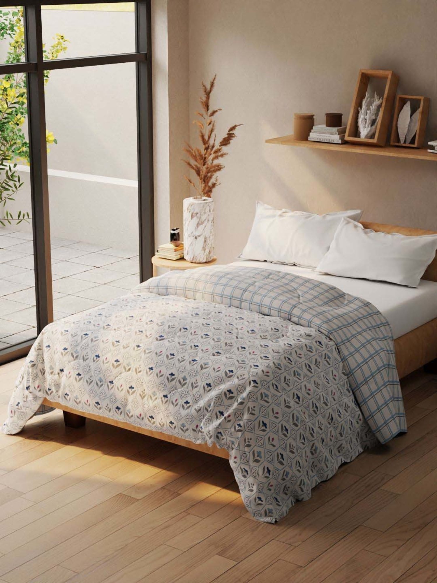 Bianca Romelio Ivory & Blue 152 TC Micro Fabric Double Comforter