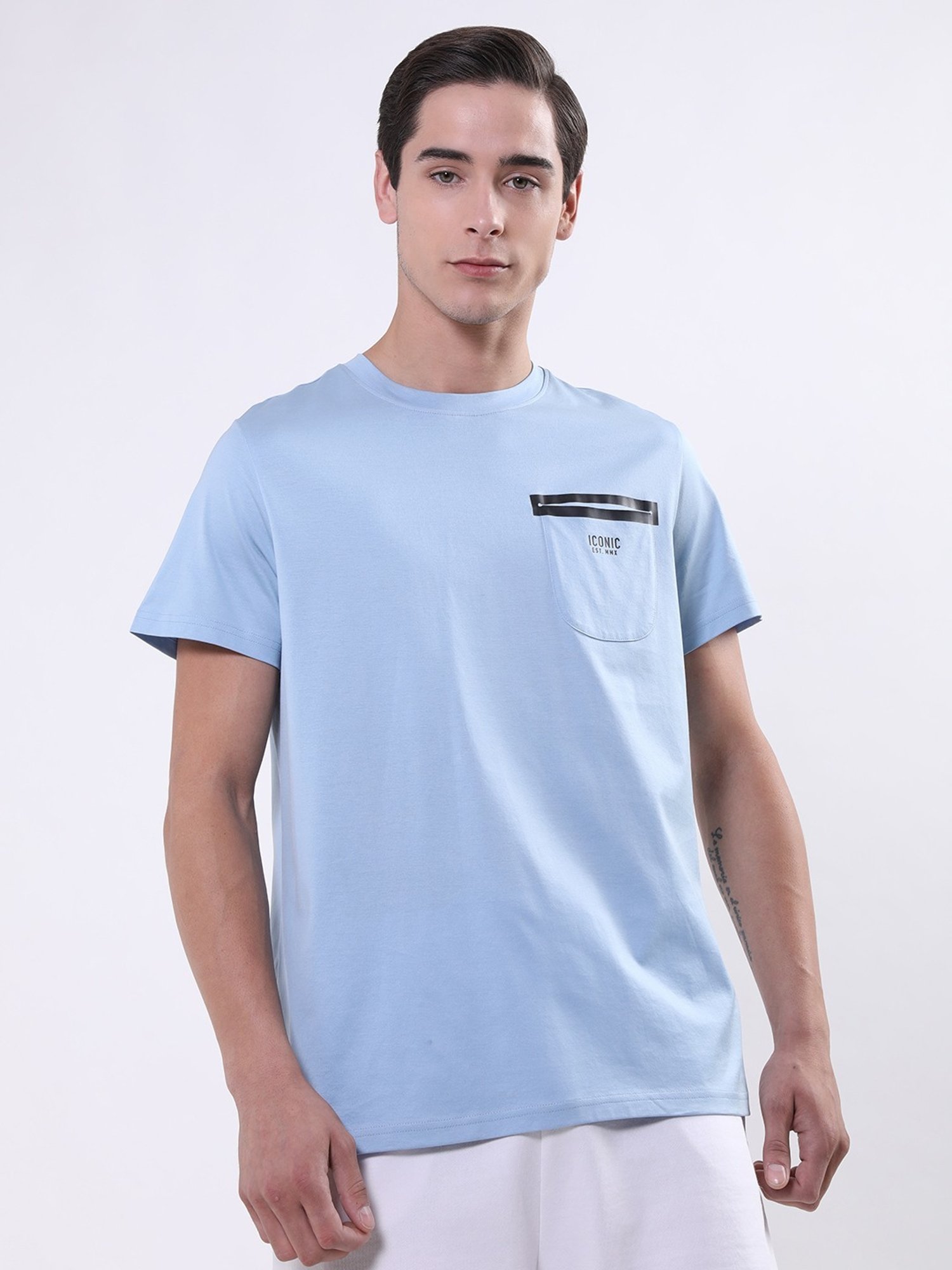 Iconic Men Solid Regular Fit Cotton T-shirt