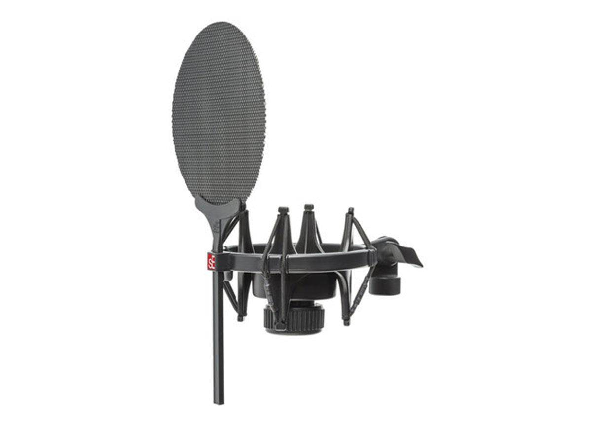 sE Electronics sE2300 microphone with shock mount,pop filter and thread adapter Black