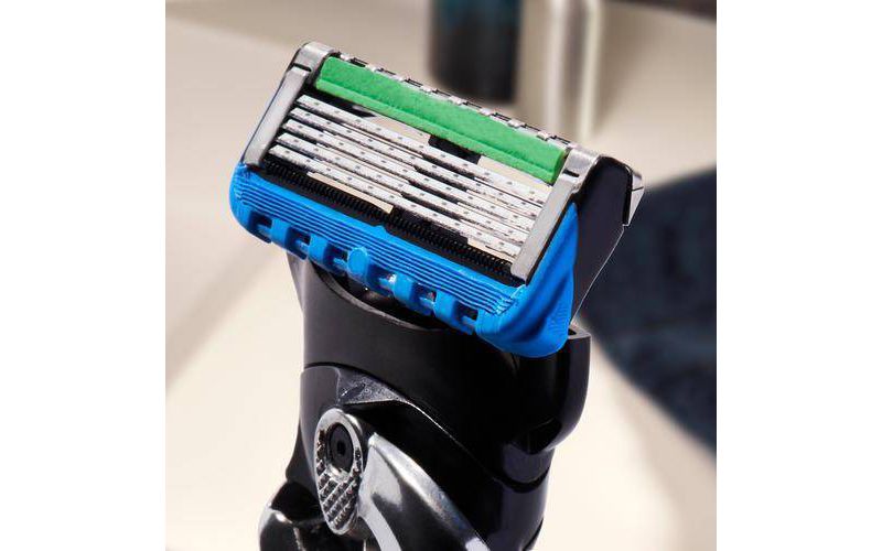 Gillette ProGlide Men's Razor + 2 Razor Blade Refills