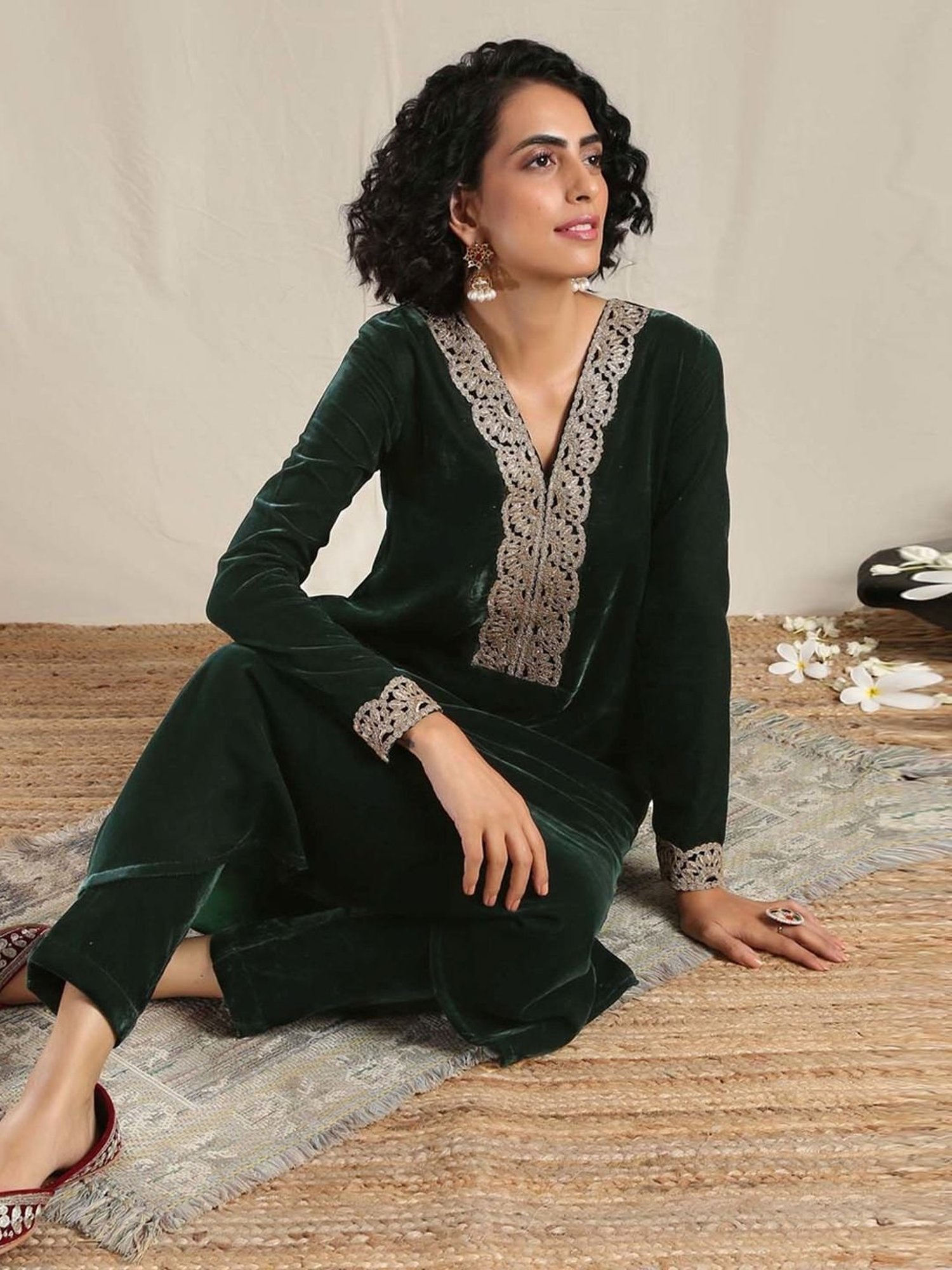 true Browns Green Solid Regular Fit Ethnic Trouser