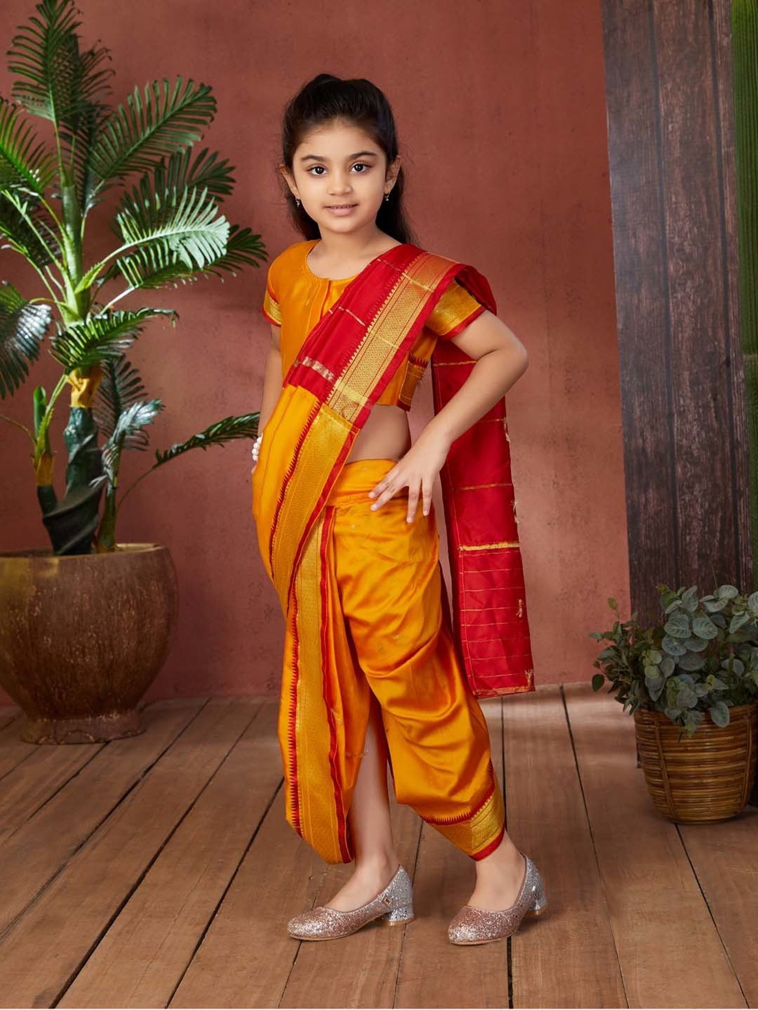 LilPicks Kids Green & White Regular Fit Saree