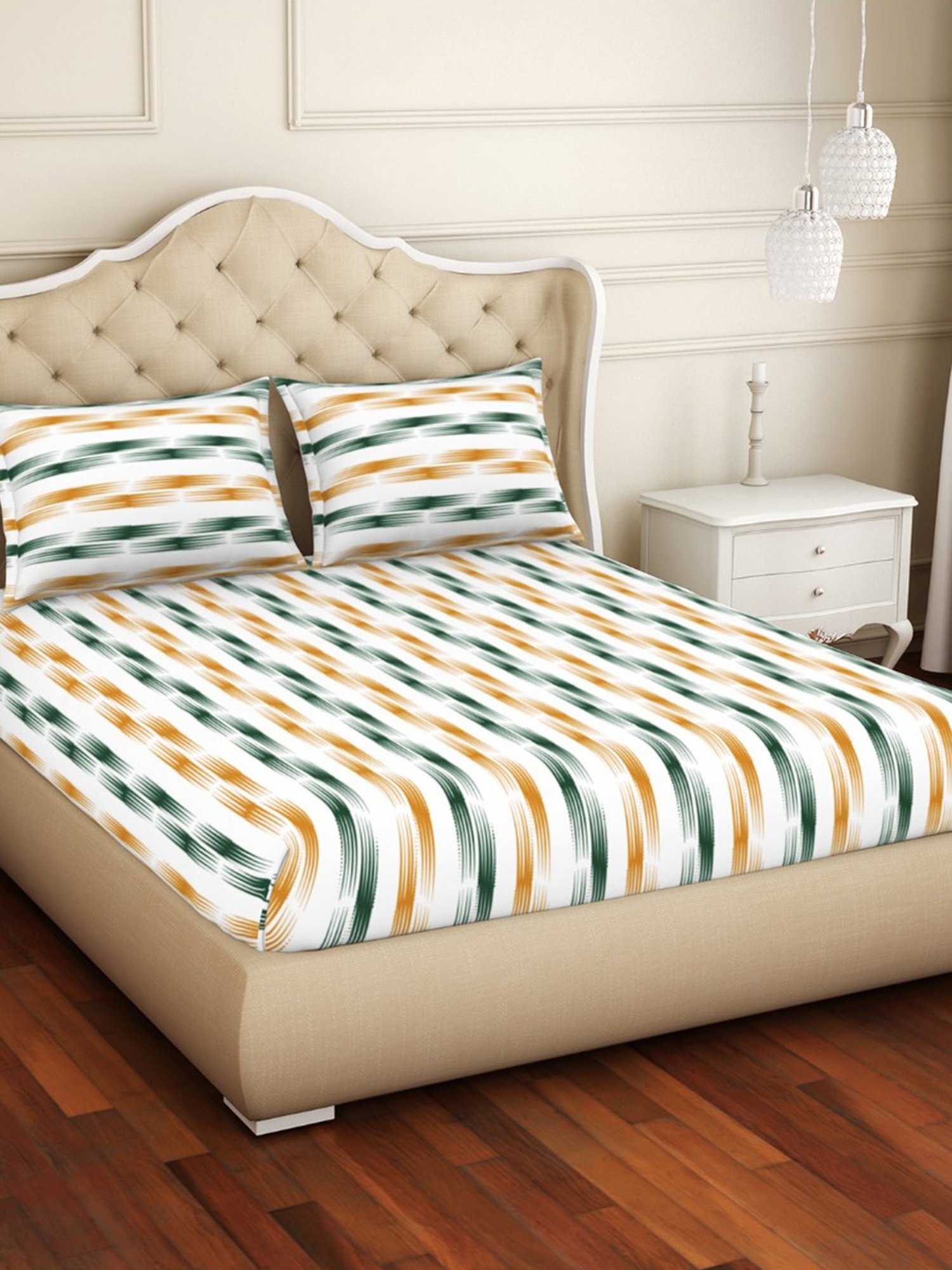 Welspun Geometric Red & Grey 150 TC Cotton Blend King Bedsheet with 2 Pillow Covers