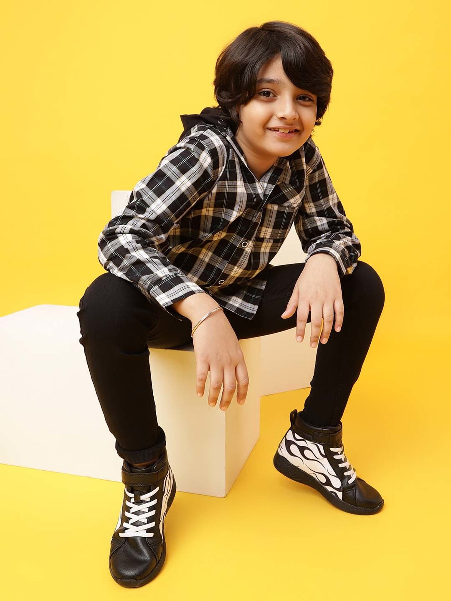 Tales & Stories Kids Black & White Cotton Chequered Full Sleeves Shirt