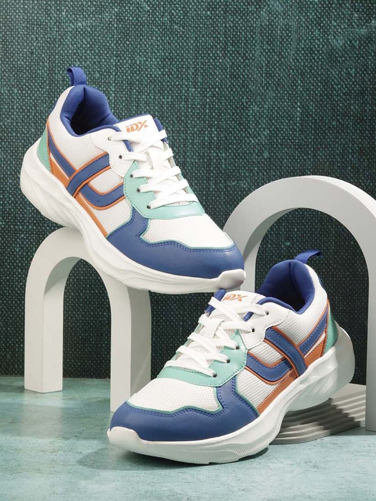 ID Men's White Casual Sneakers