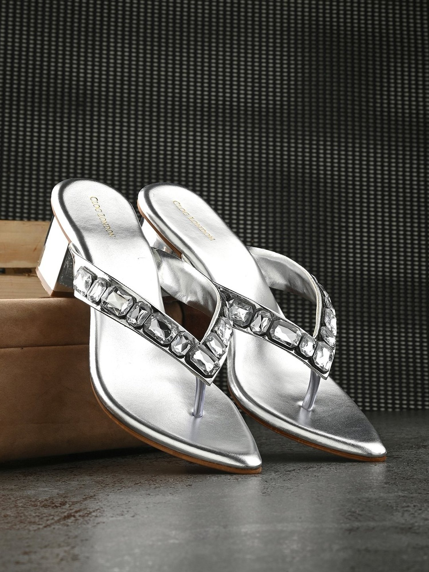 Clog London Women's Silver Thong Sandals