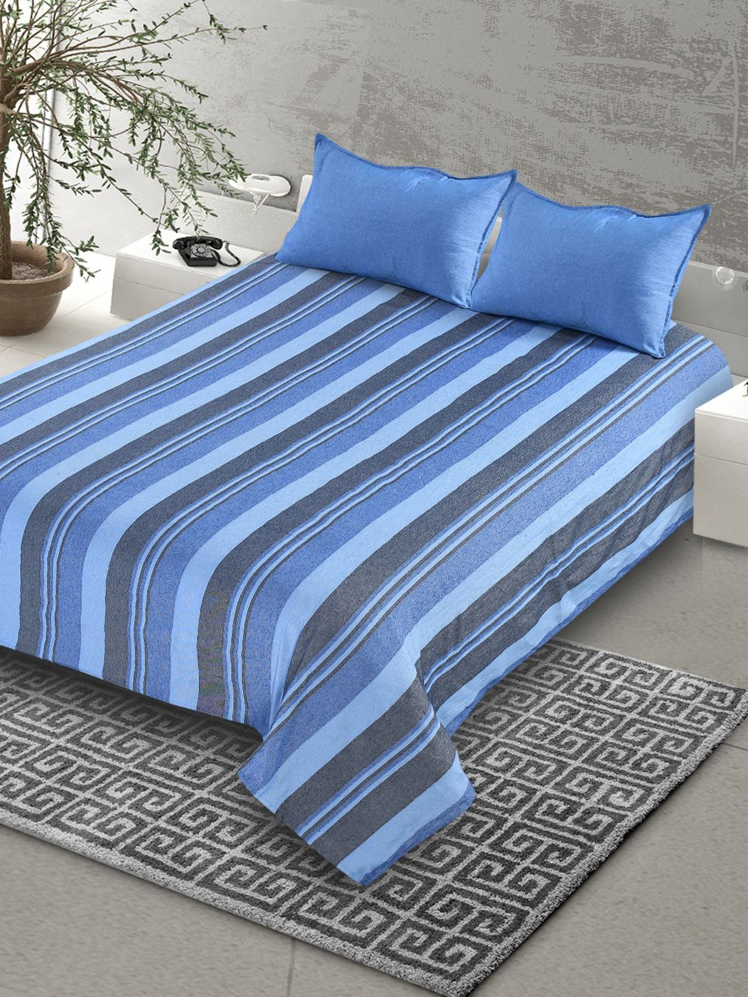 Saral Home Abstract Blue 155 TC Cotton King Sized Bed Sheet with 2 Pillow Covers