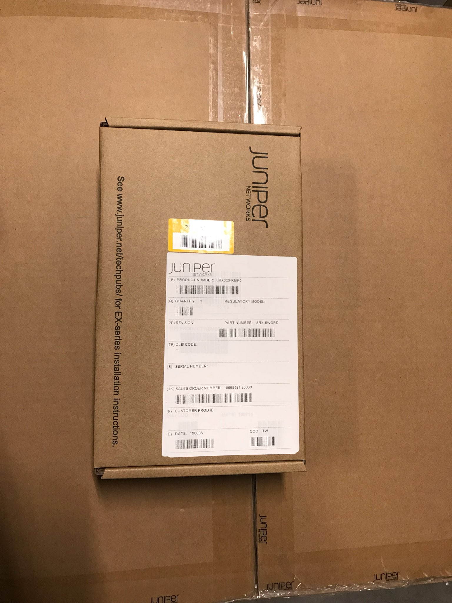 Juniper SRX320-RMK0 Srx320 Rack Mount Kit With Adaptor Tray