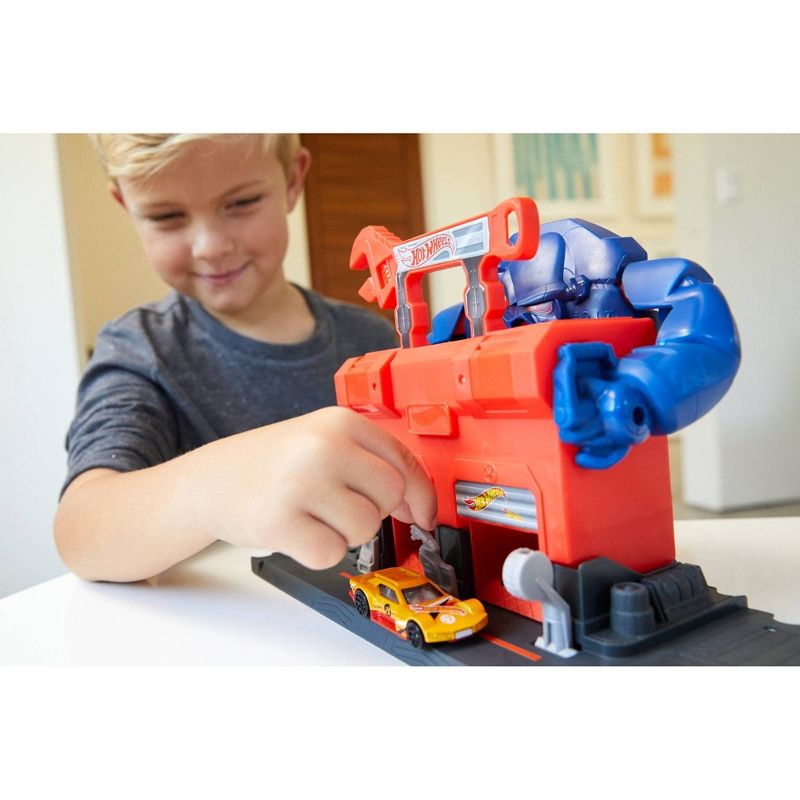 Hot Wheels City Gorilla Rage Garage Attack Playset